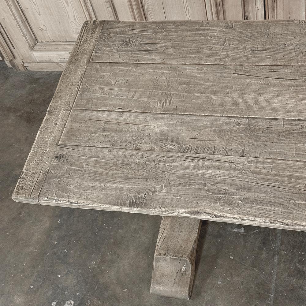 Table de salle à manger italienne ancienne en sycomore rayé en vente 1