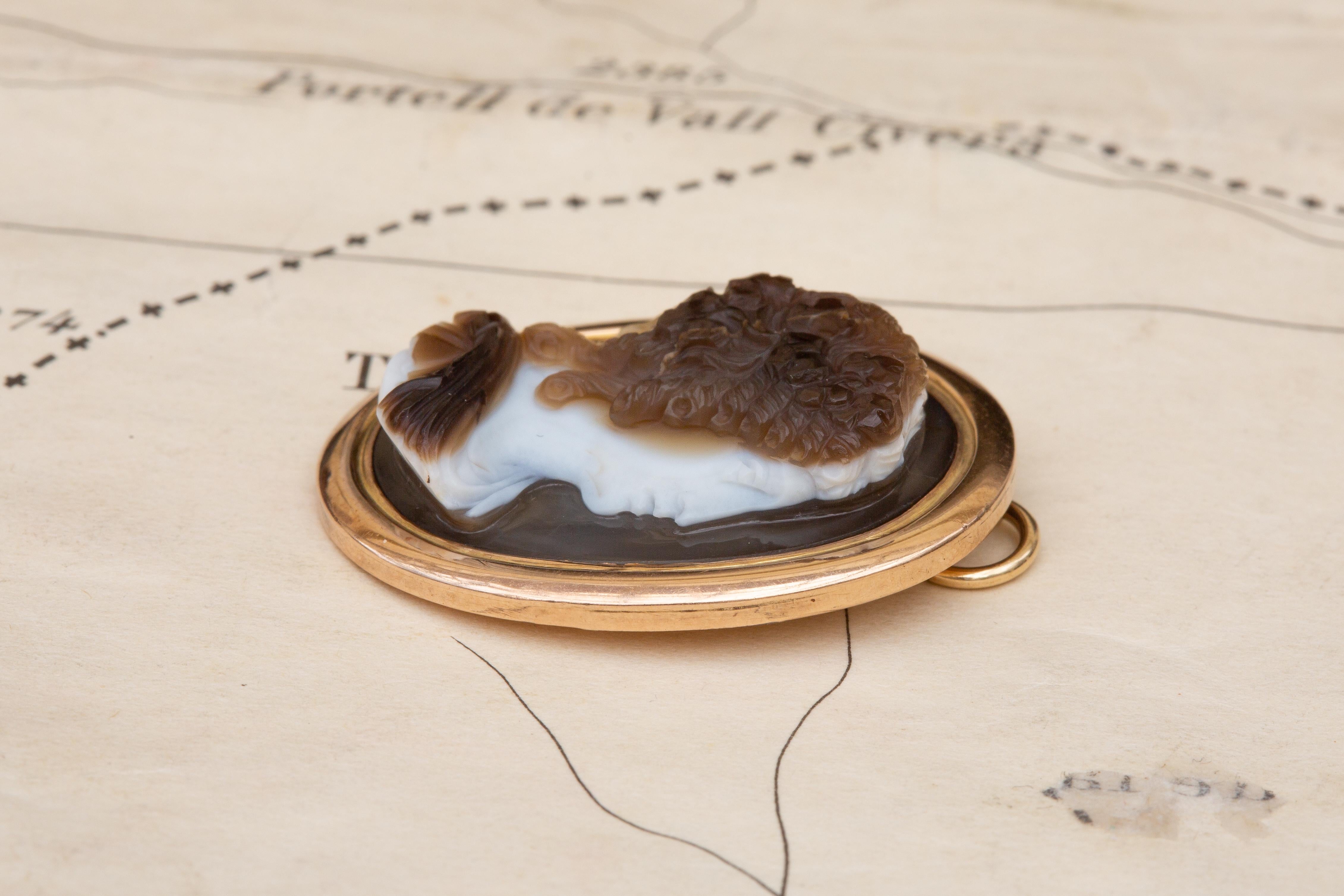 Pendentif camée en or italien ancien du début du 19e siècle, cercle de Nicolo Morelli en vente 1
