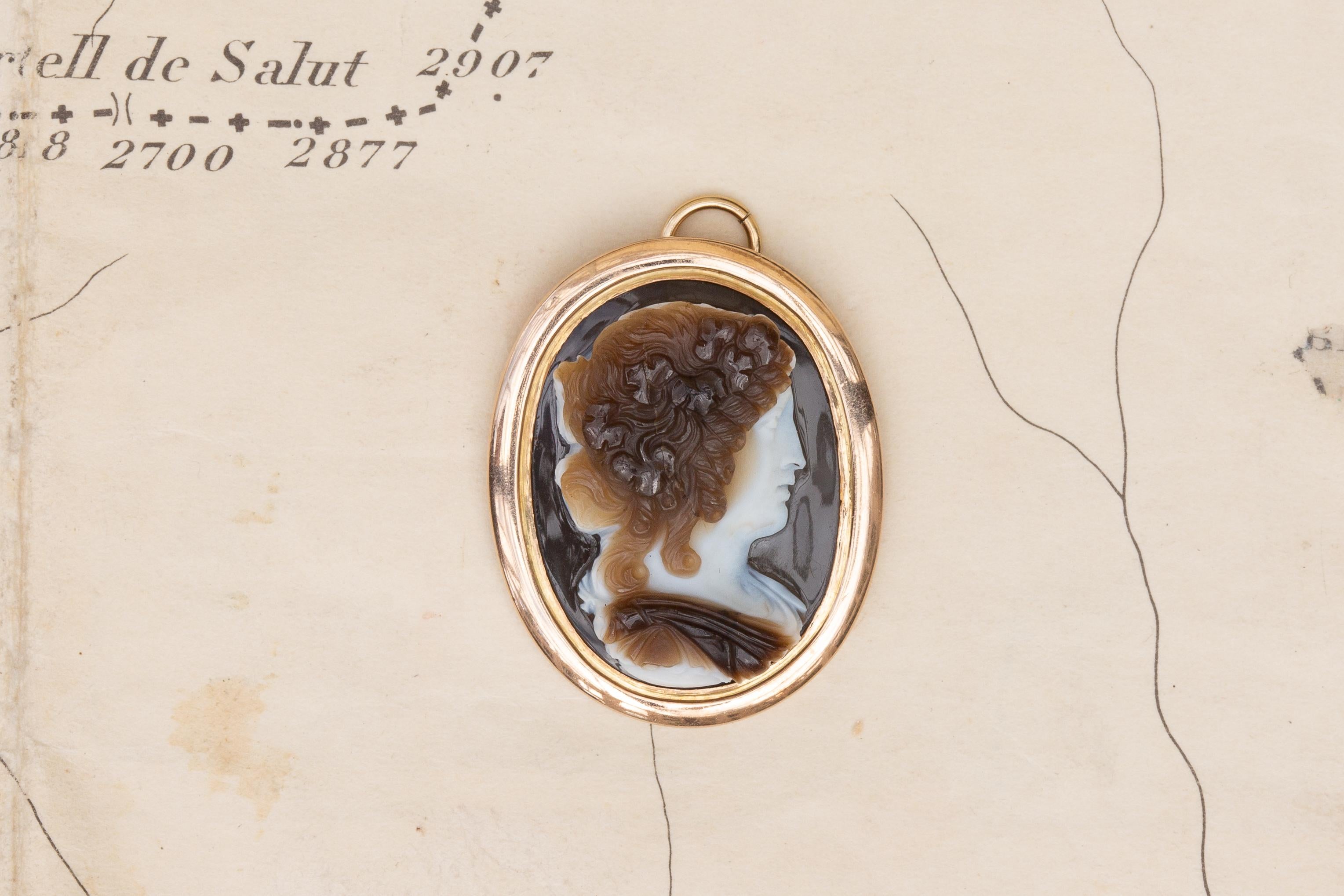 Pendentif camée en or italien ancien du début du 19e siècle, cercle de Nicolo Morelli en vente 2