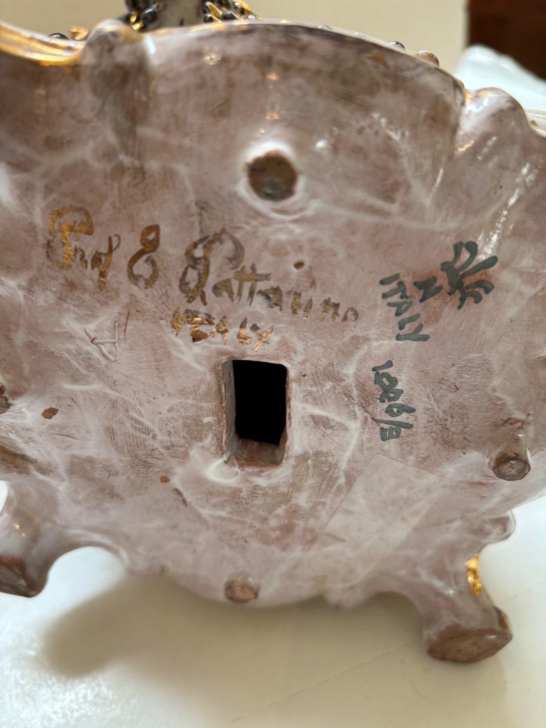 Antike italienische aufwändig verzierte Keramikskulptur von Eugenio Pattarino (Geschnitzt) im Angebot