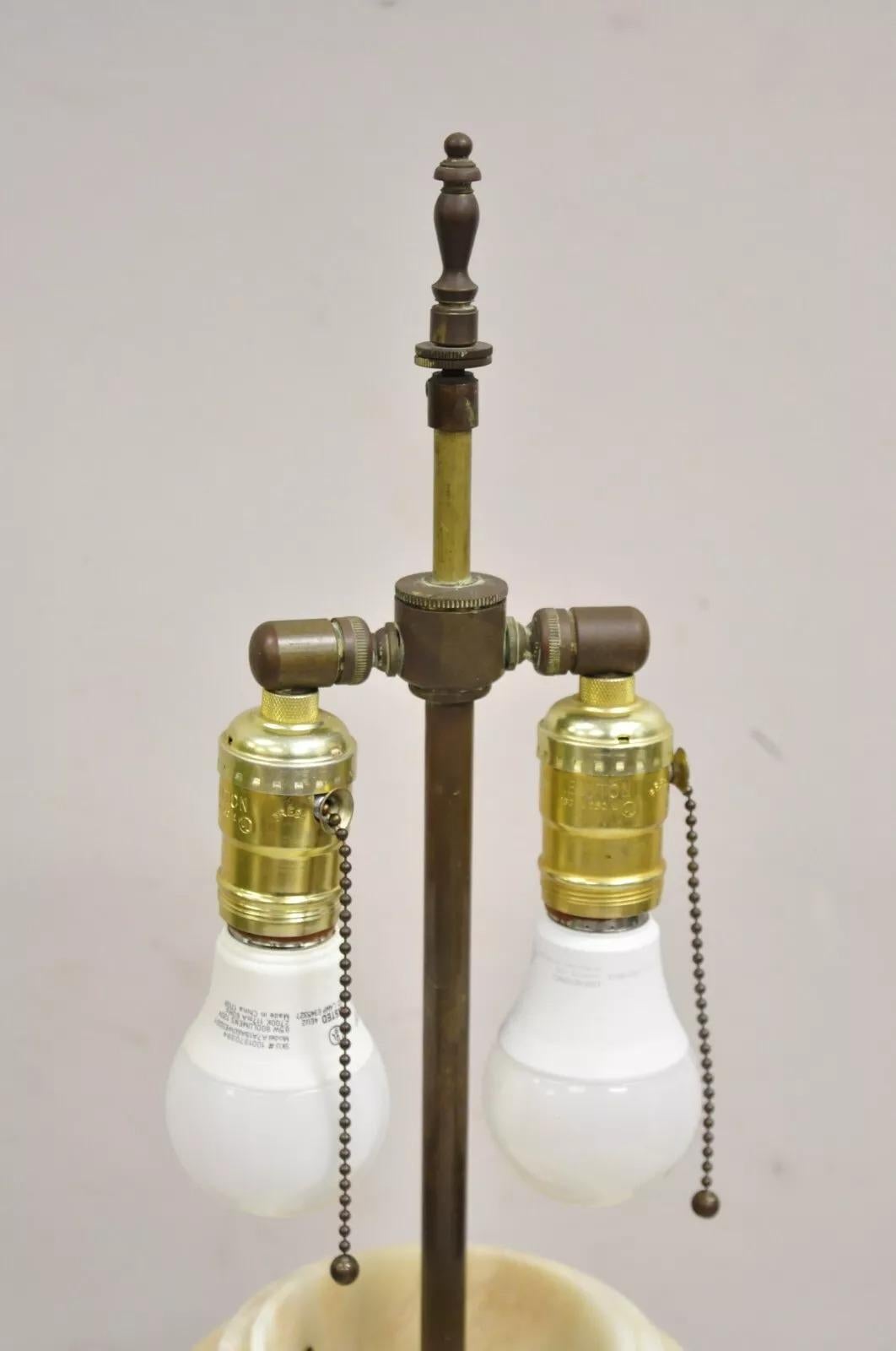 Ancienne lampe de bureau italienne Urne sculptée en marbre et albâtre de style Empire Regency Bon état - En vente à Philadelphia, PA
