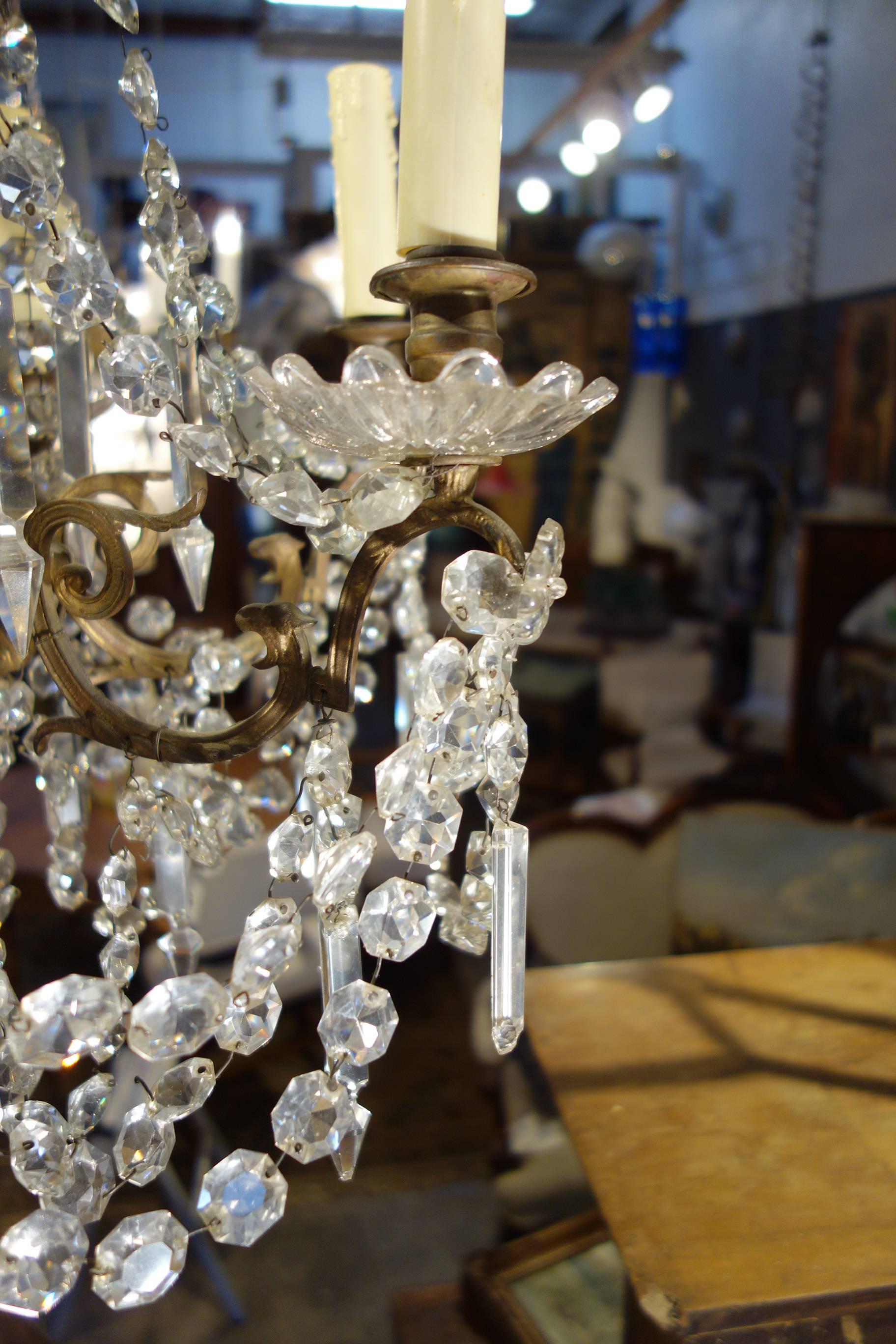 Italiano Antico lampadario italiano stile impero con draghi Rocaille in ottone e 6 bracci in cristallo in vendita