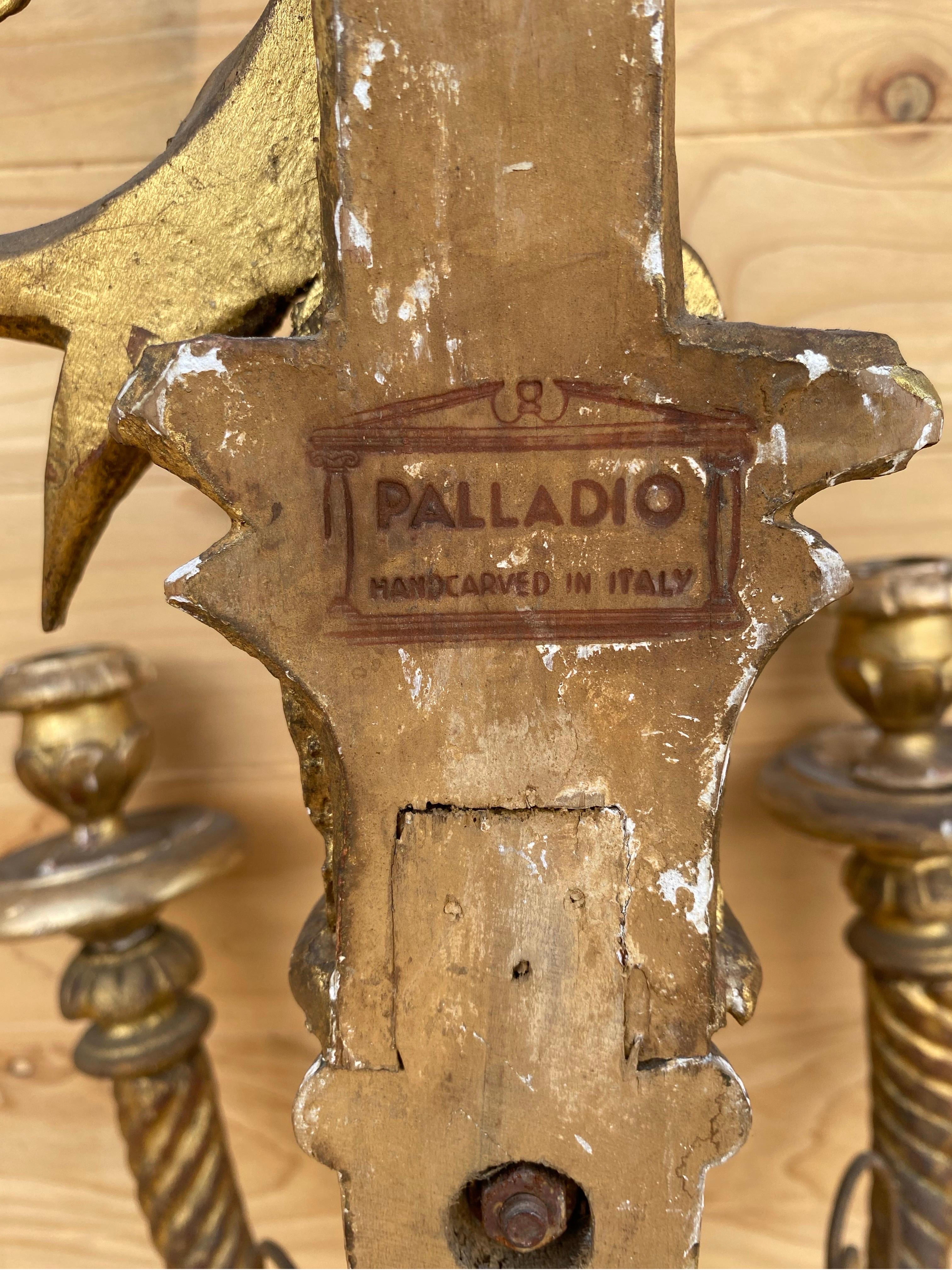 Antike italienische Bundesstil geschnitzt Gold vergoldet  Kerzen-Wandleuchter – Paar im Zustand „Gut“ im Angebot in Chicago, IL