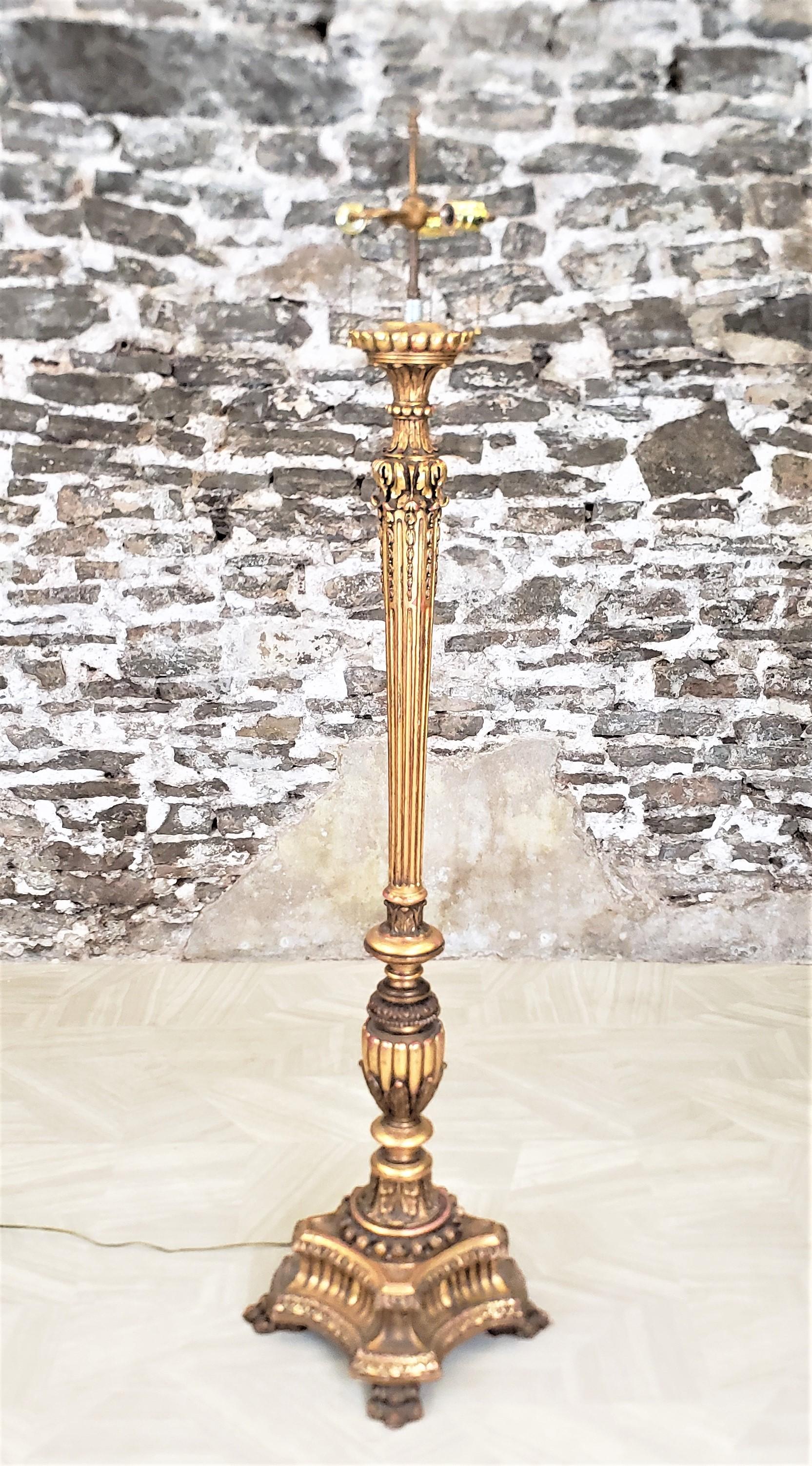 Lampadaire et abat-jour antiques italiens Florentine sculptés à la main et dorés en vente 3