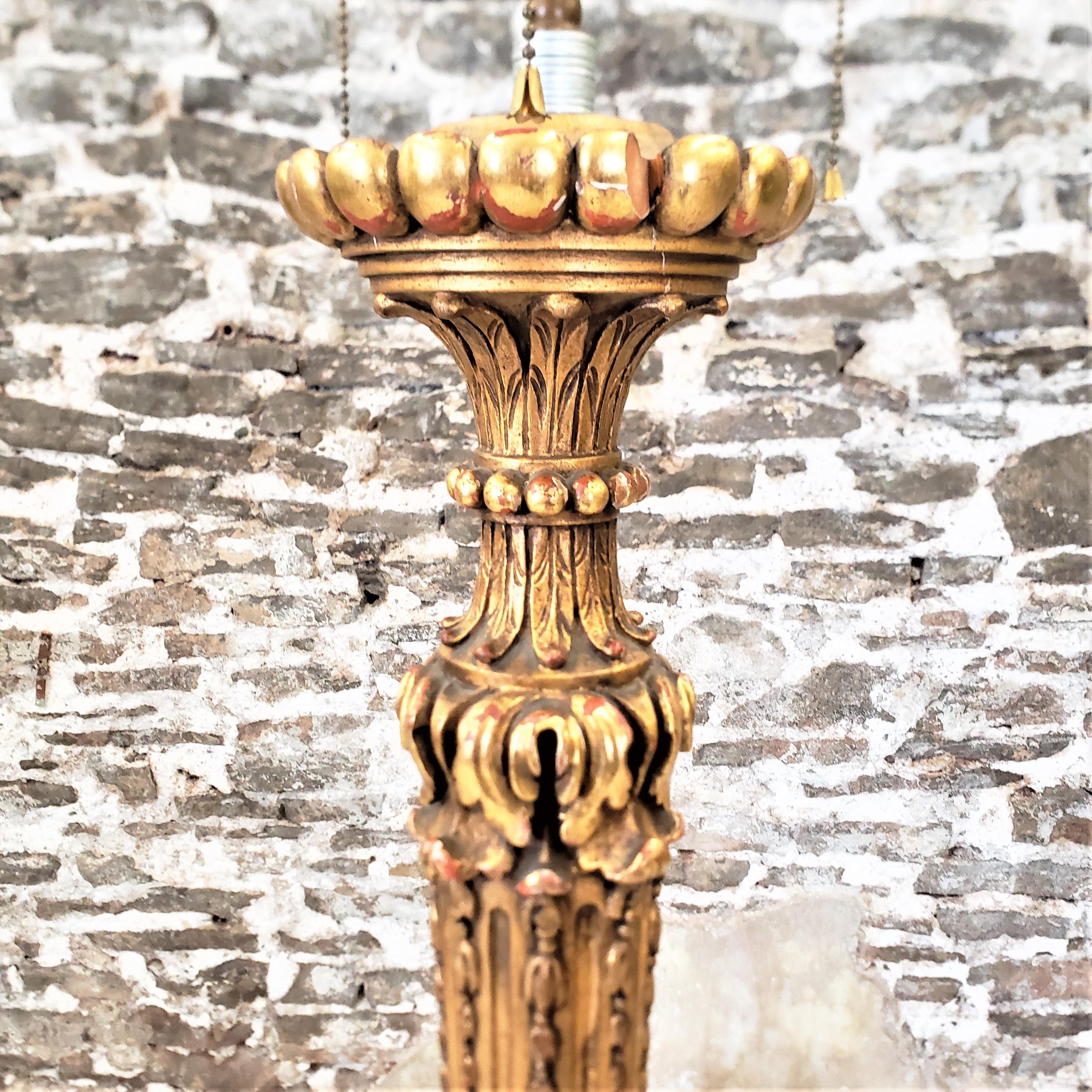 Lampadaire et abat-jour antiques italiens Florentine sculptés à la main et dorés en vente 5