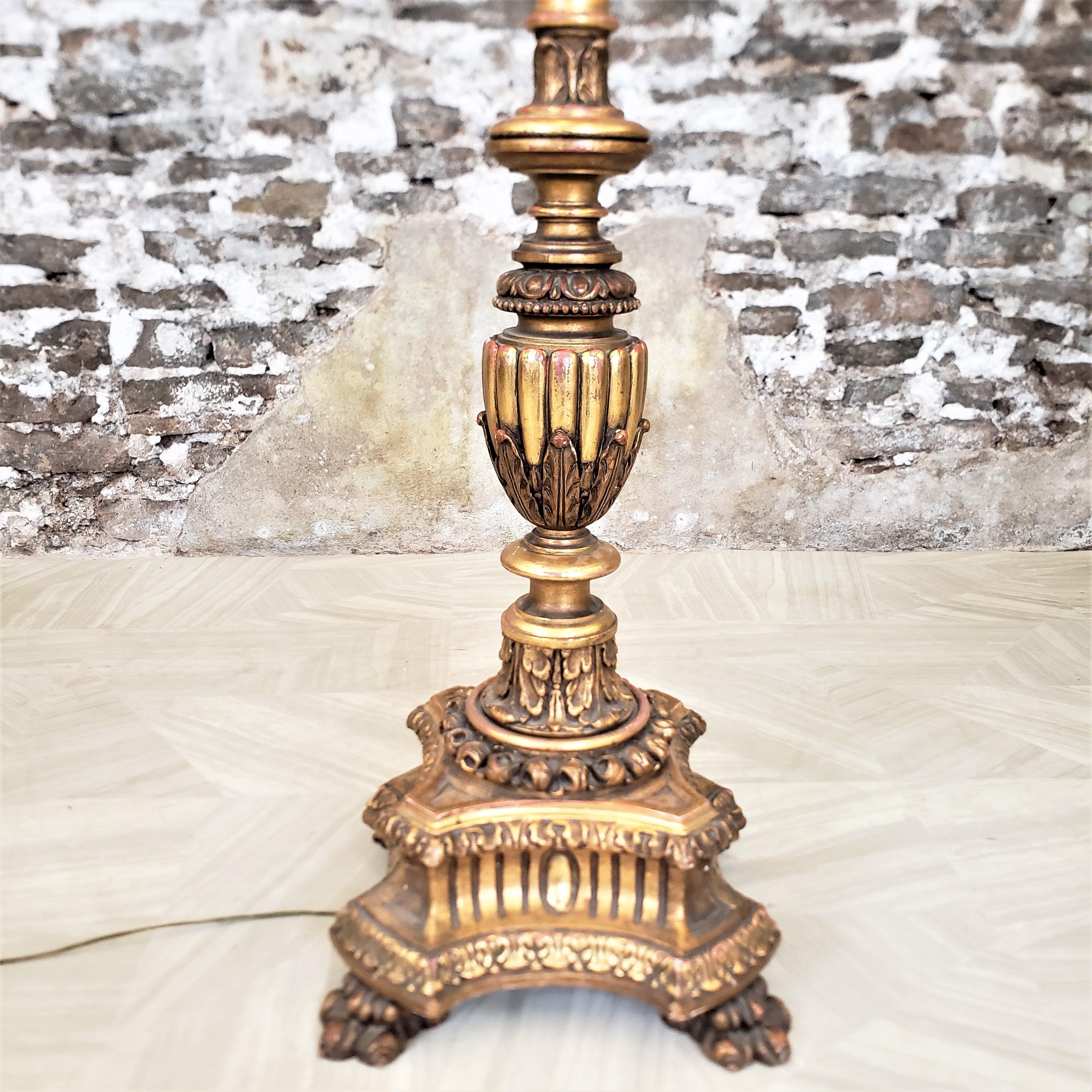 Lampadaire et abat-jour antiques italiens Florentine sculptés à la main et dorés en vente 6