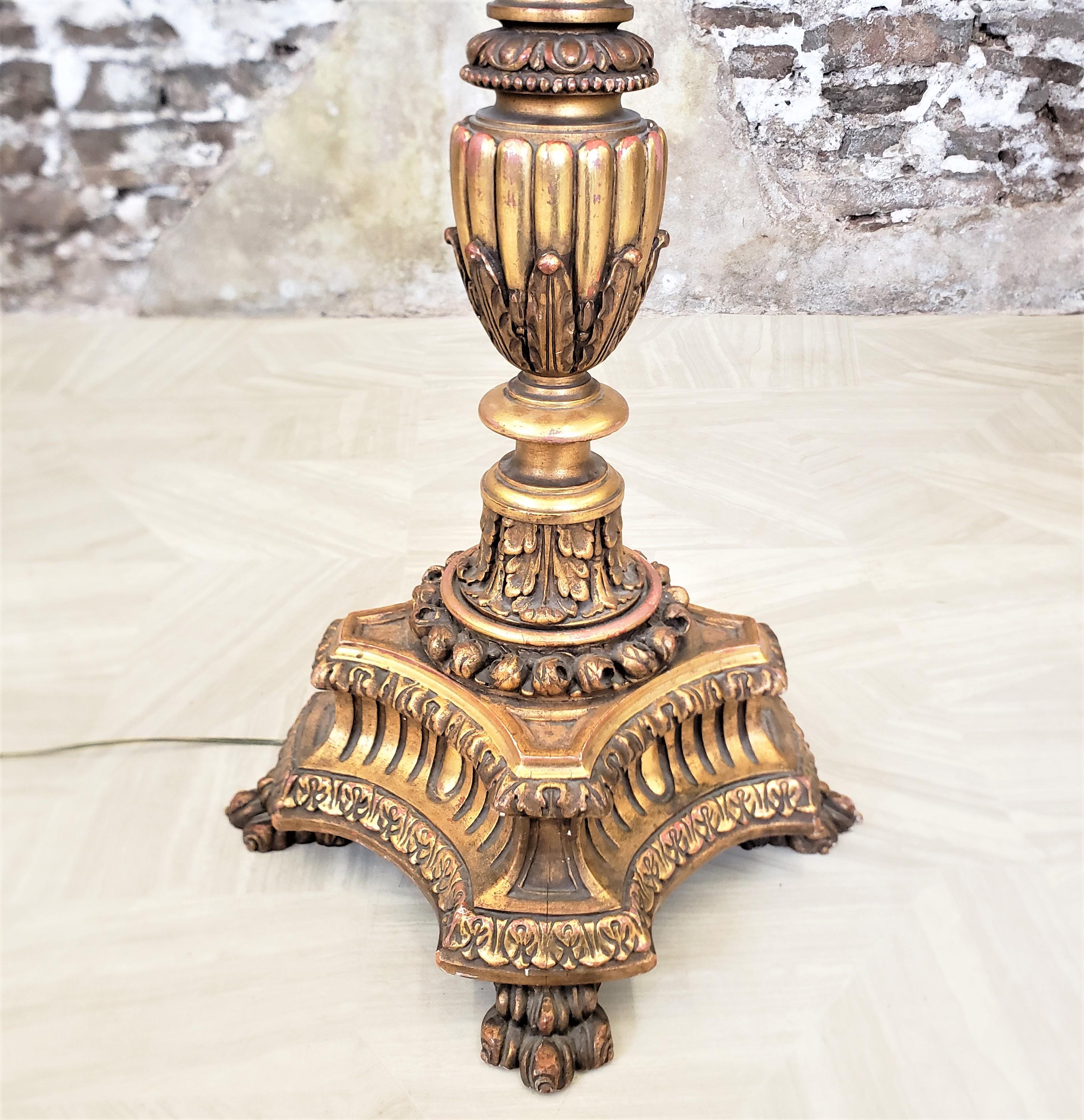 Lampadaire et abat-jour antiques italiens Florentine sculptés à la main et dorés en vente 7
