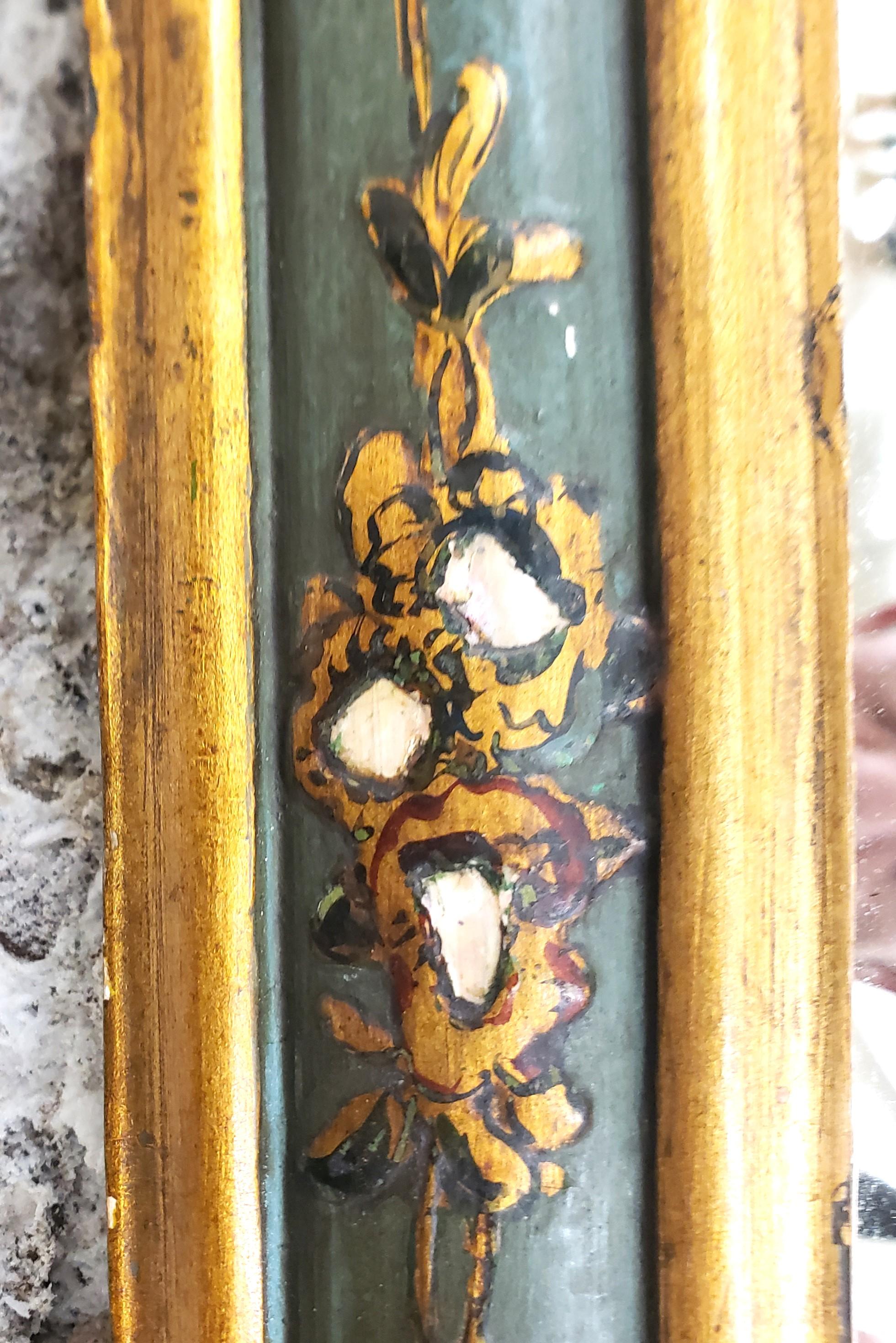 Antike italienische Florentine Holz gerahmt Wandspiegel mit handgemalten Blumen im Angebot 2