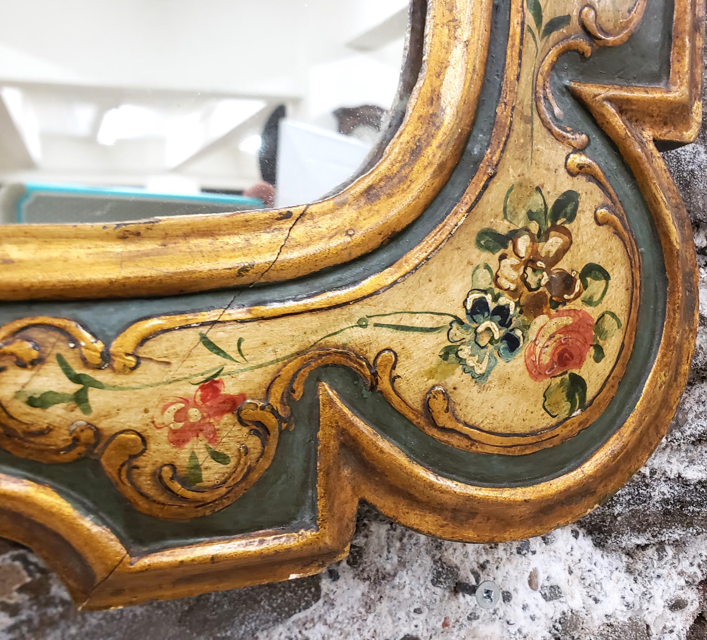 20ième siècle Antique Wood Wood Mirror Florentine encadré avec des fleurs peintes à la main en vente