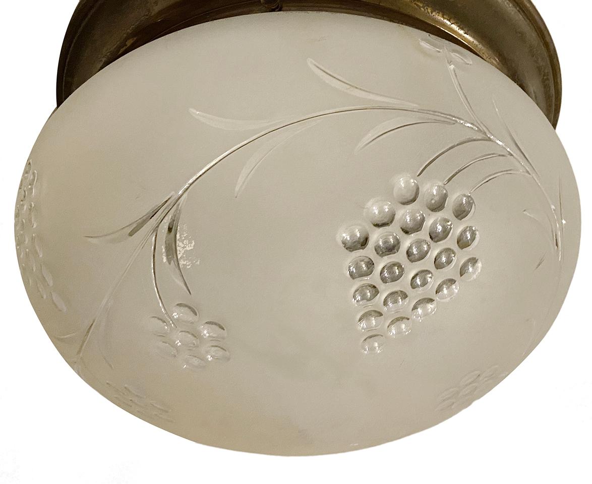 A circa 1900s Italian etched glass light fixture with foliage motif.

Measurements:
Diameter 12.25