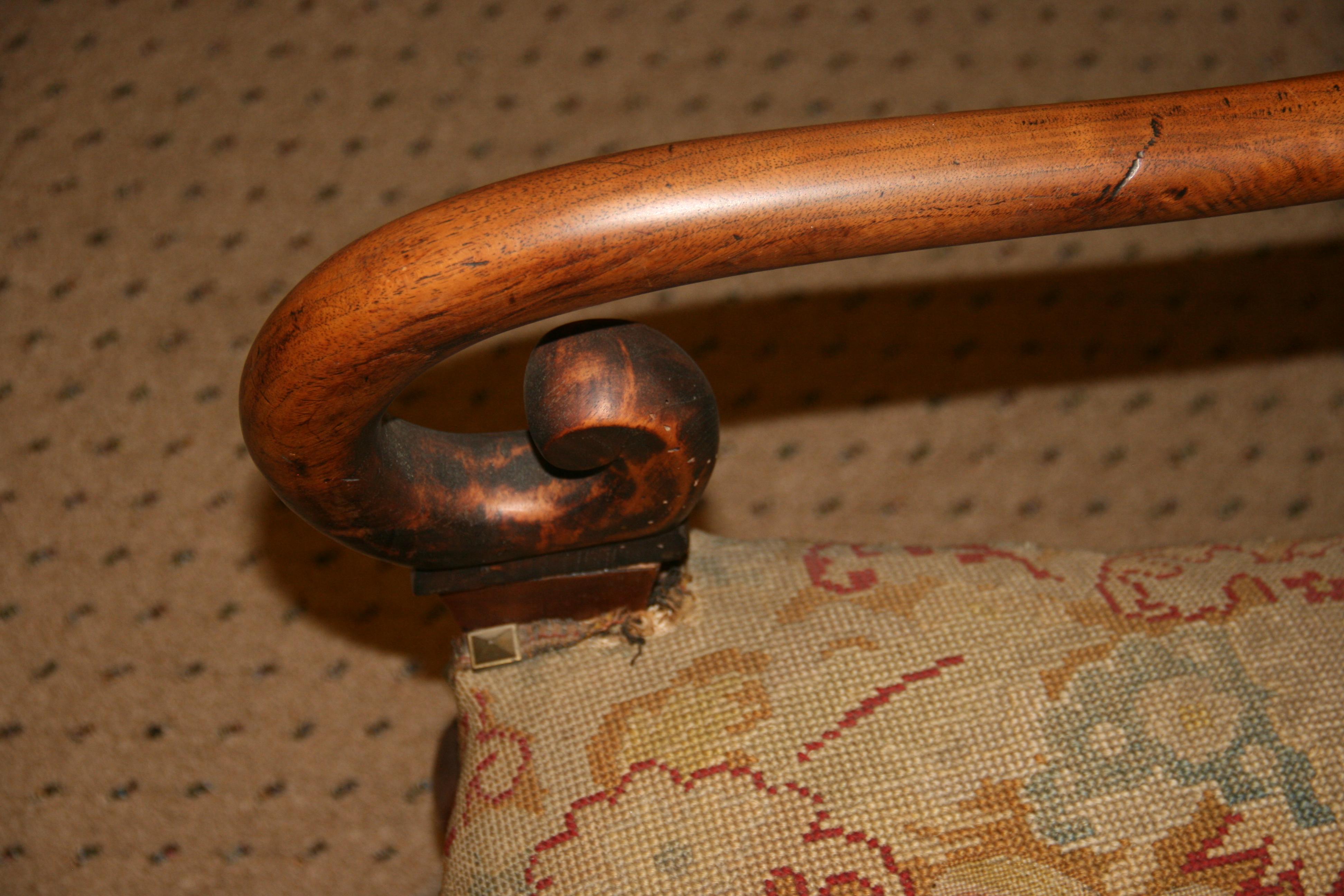 Sedie antiche italiane in legno di frutto con rivestimento in arazzo 1875 in vendita 5