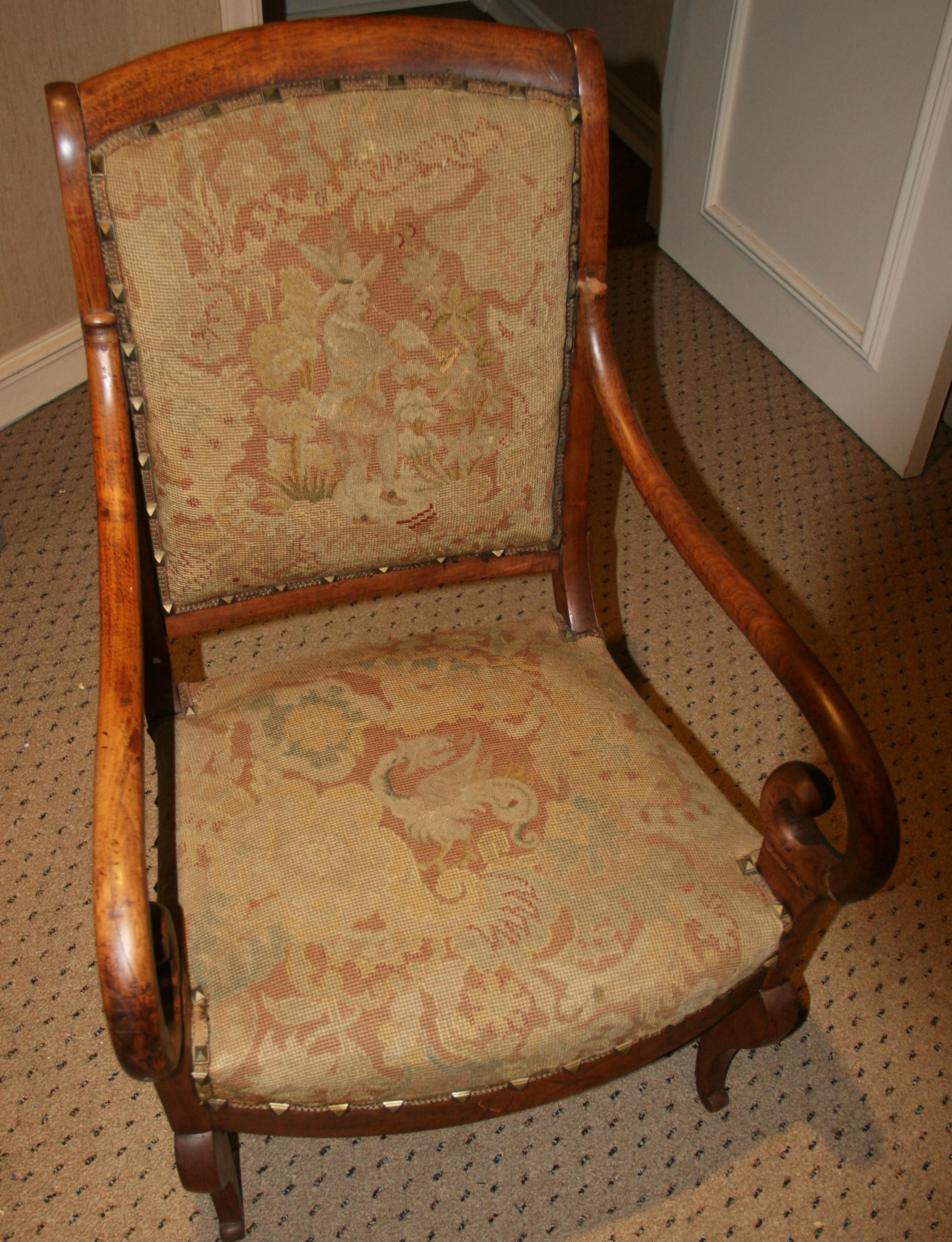 Sedie antiche italiane in legno di frutto con rivestimento in arazzo 1875 in vendita 6