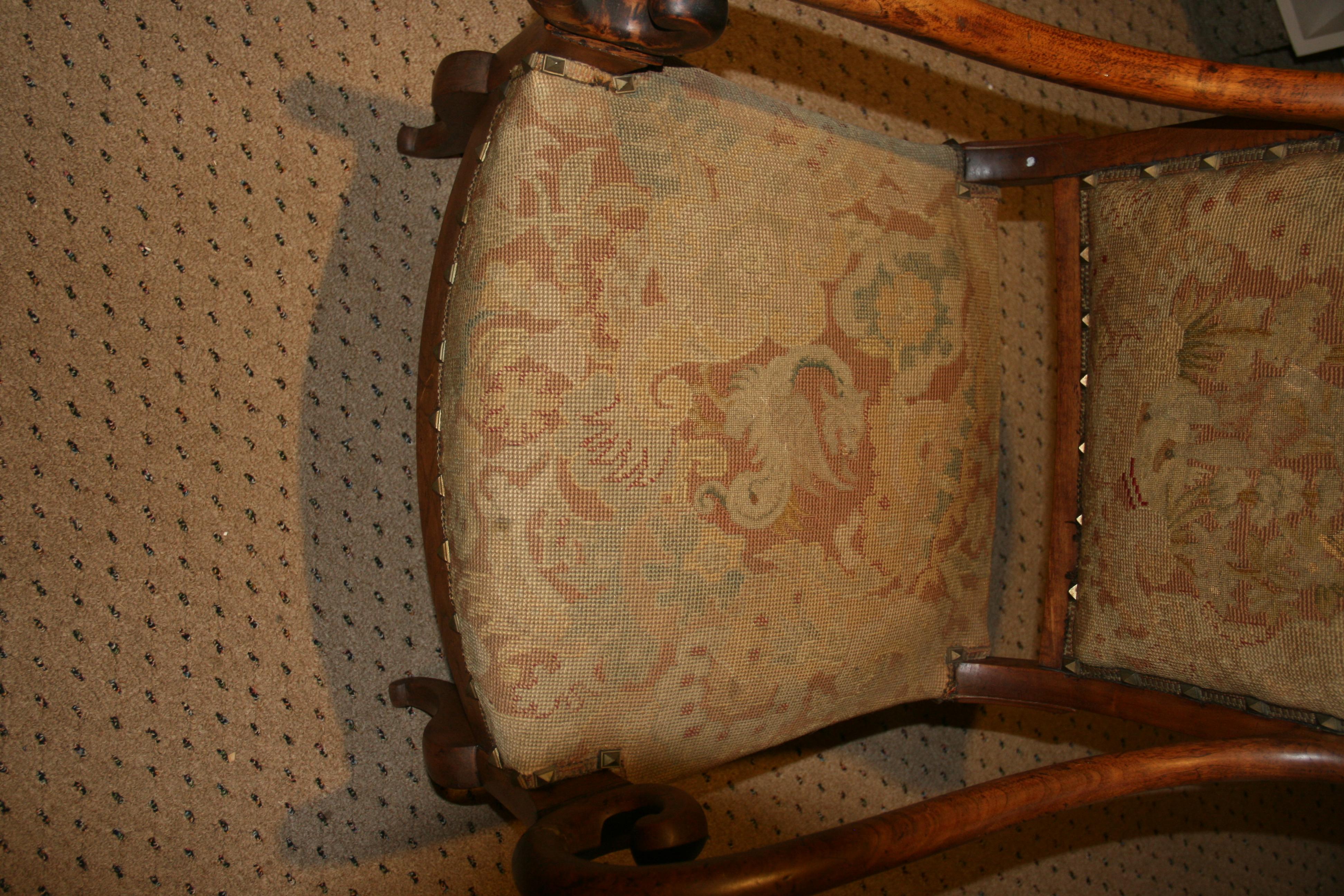 Sedie antiche italiane in legno di frutto con rivestimento in arazzo 1875 in vendita 8