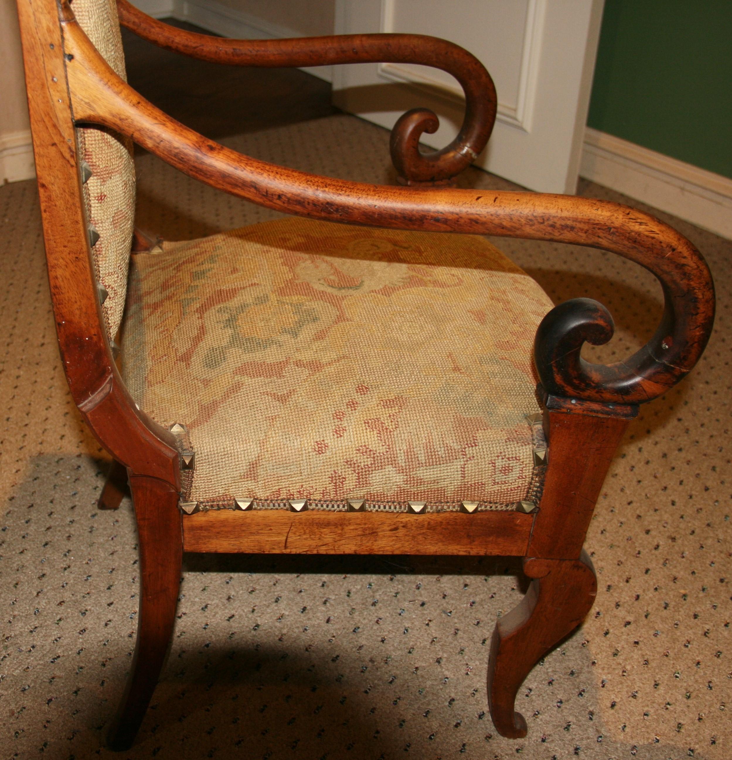 Sedie antiche italiane in legno di frutto con rivestimento in arazzo 1875 in vendita 13