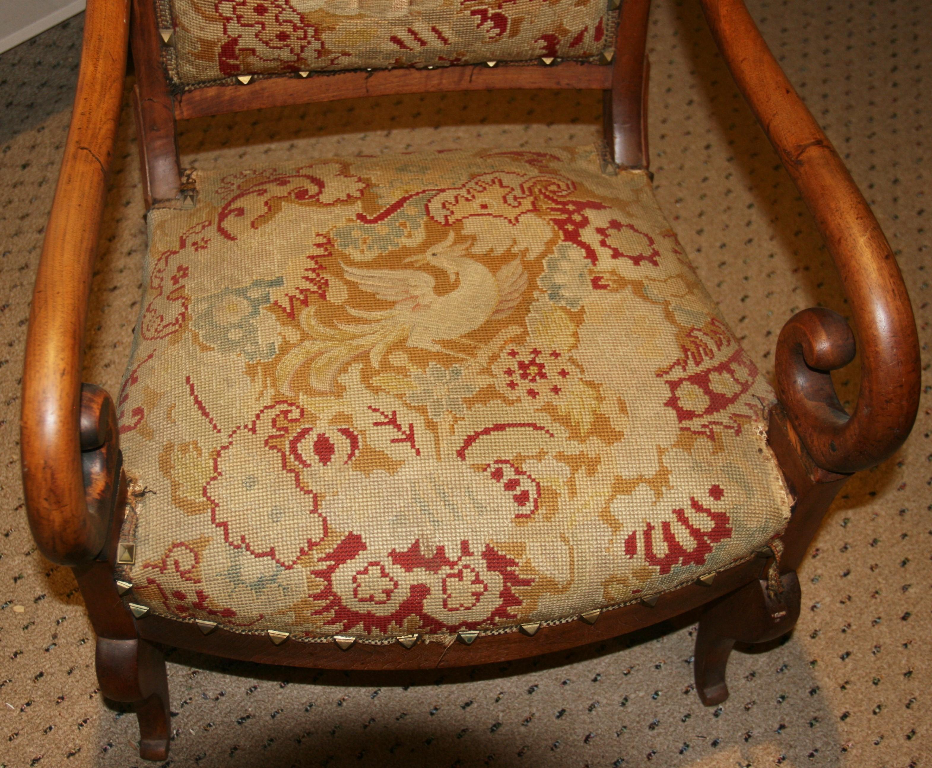 XIX secolo Sedie antiche italiane in legno di frutto con rivestimento in arazzo 1875 in vendita