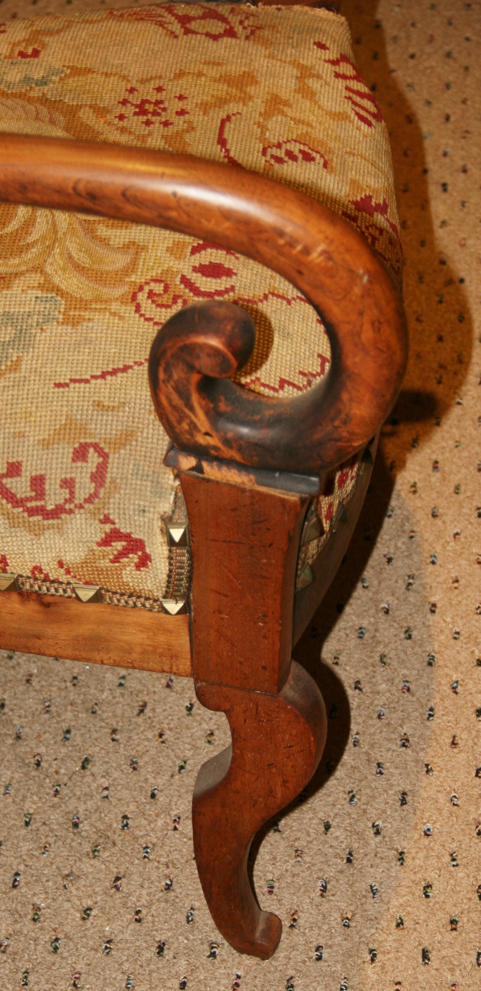 Sedie antiche italiane in legno di frutto con rivestimento in arazzo 1875 in vendita 1