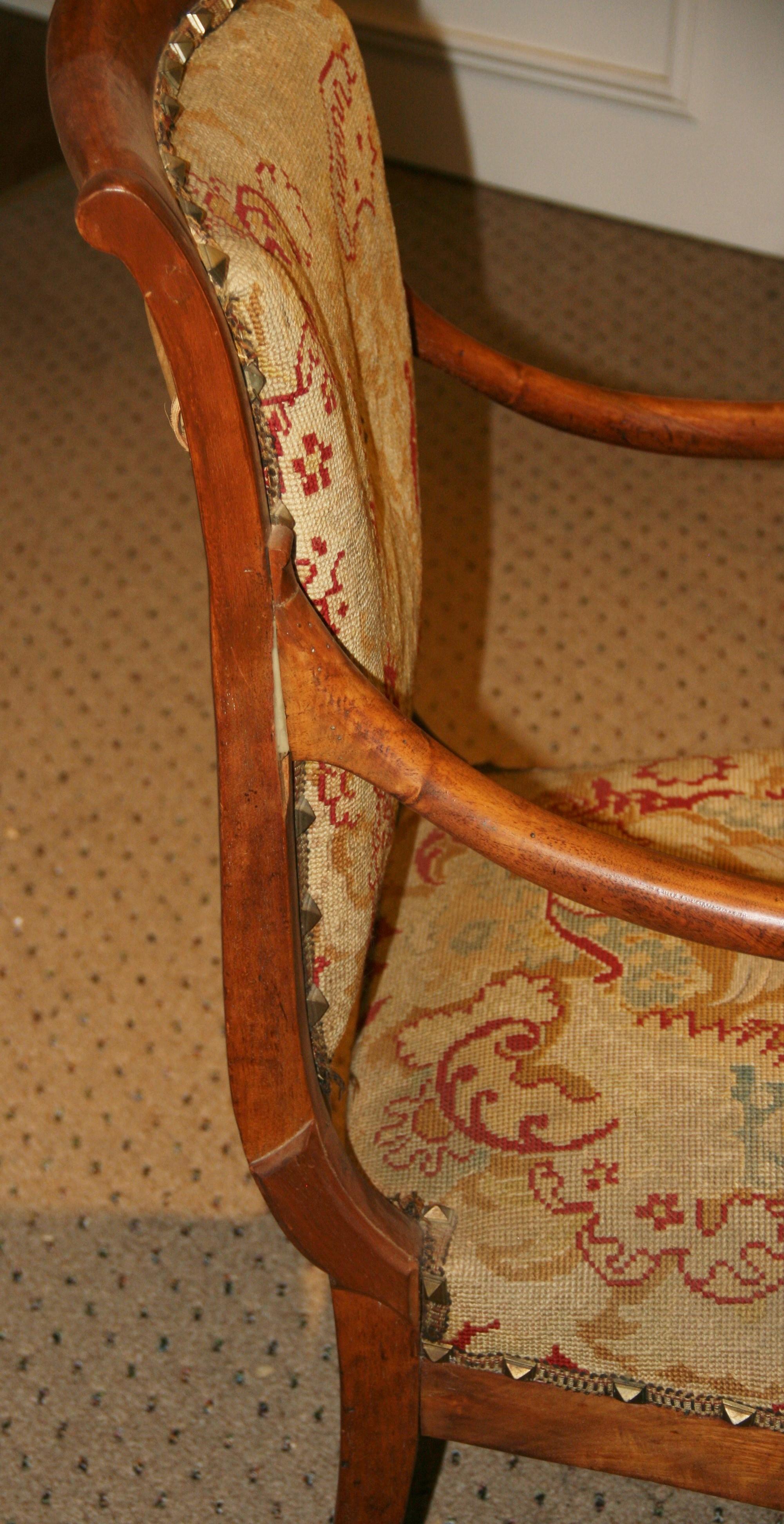 Sedie antiche italiane in legno di frutto con rivestimento in arazzo 1875 in vendita 2