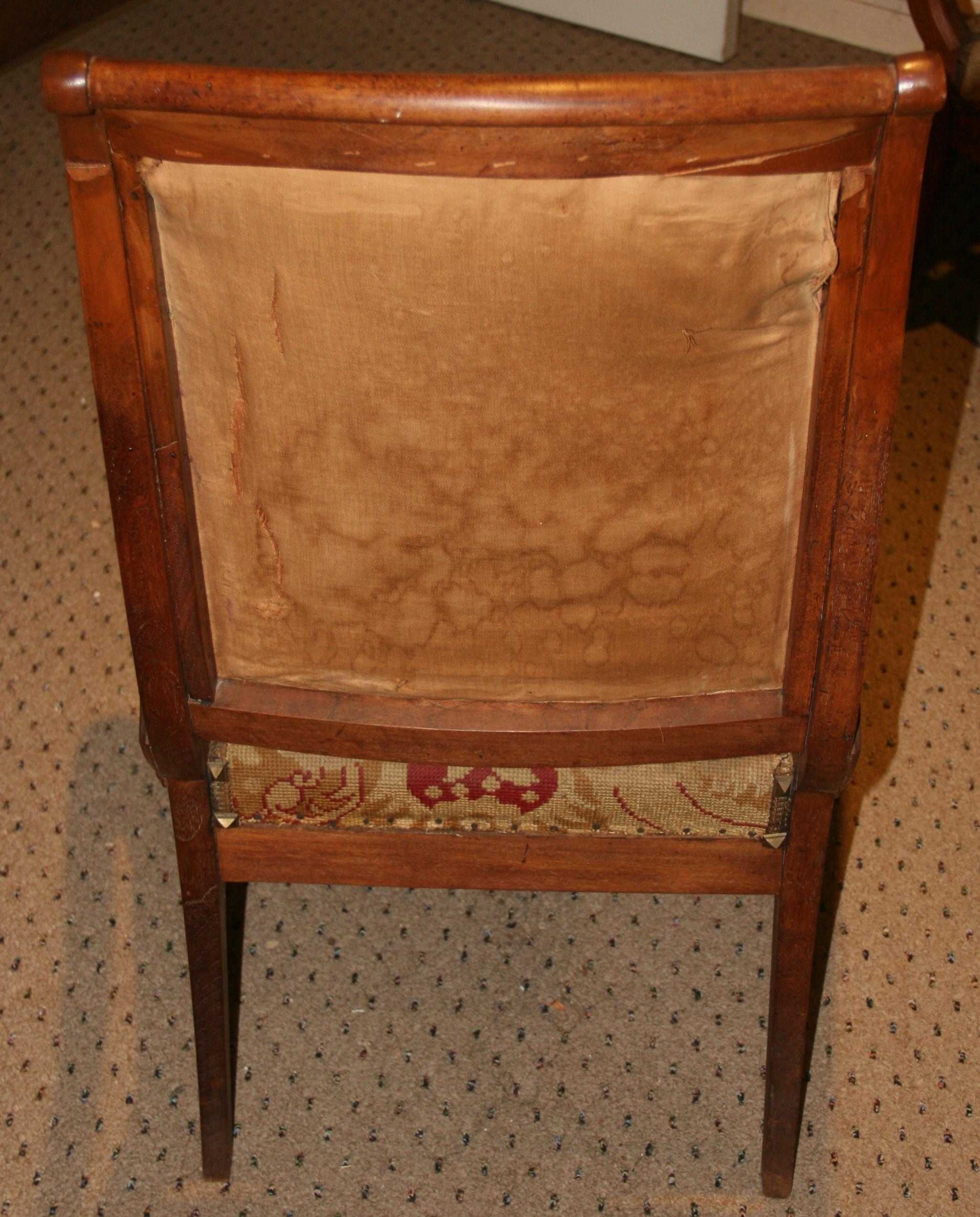Sedie antiche italiane in legno di frutto con rivestimento in arazzo 1875 in vendita 3