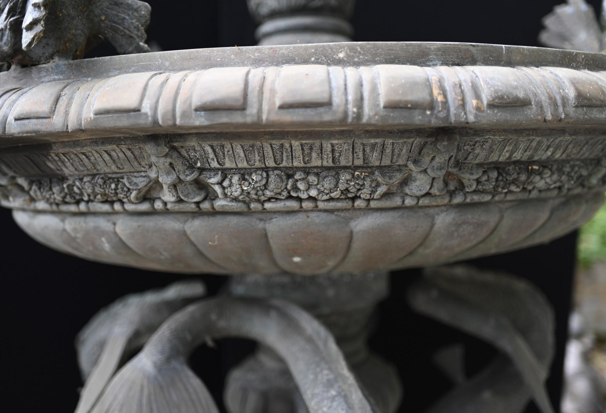 Ancienne fontaine de jardin italienne classique avec serpent en vente 13