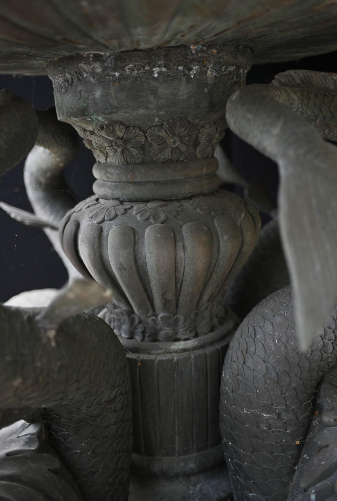 Ancienne fontaine de jardin italienne classique avec serpent en vente 14