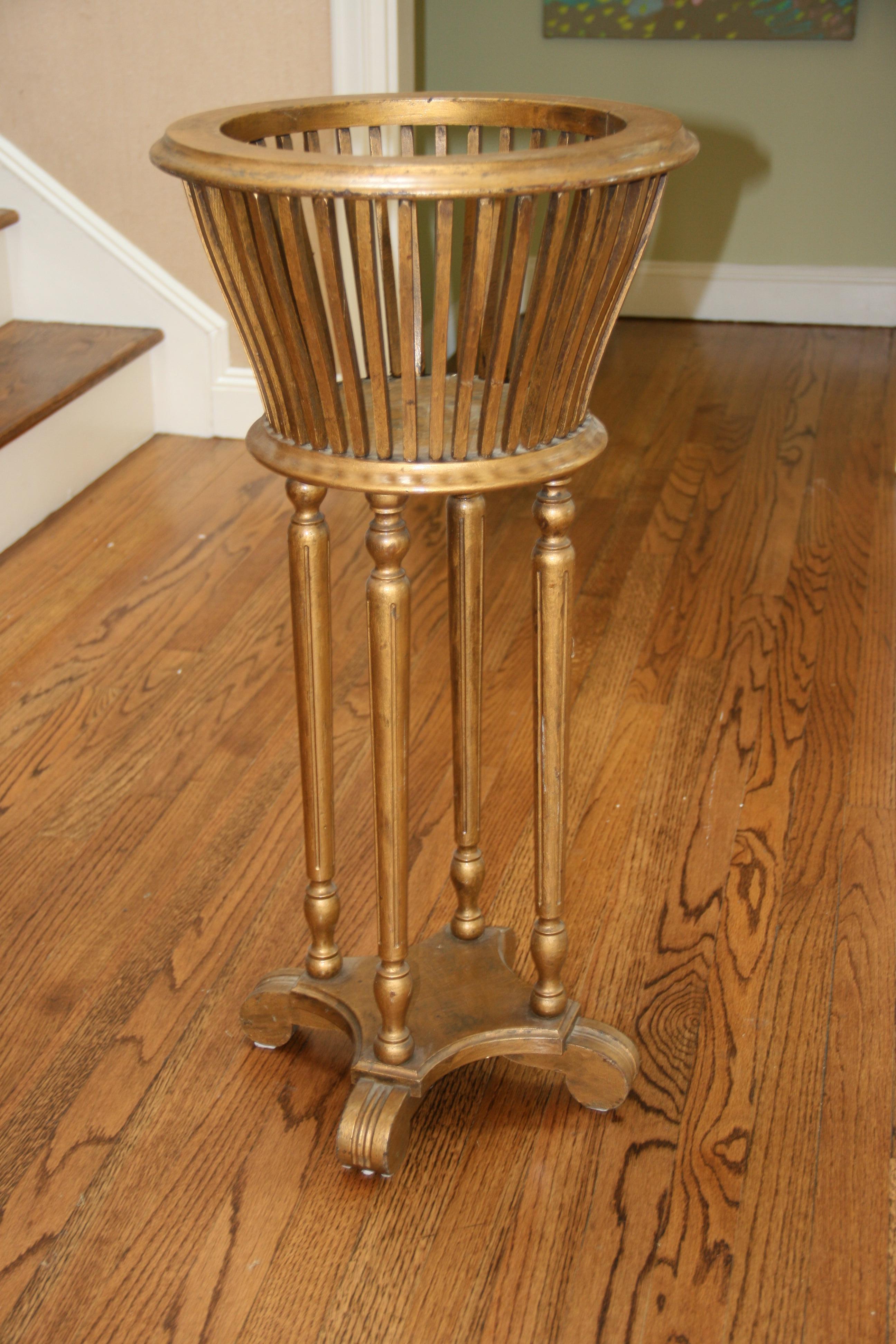 8-175 giltwood garden  plant stand with marble top (someone added it) originally used to hold a plant.
Can be use for either use
Missing one wood stave.