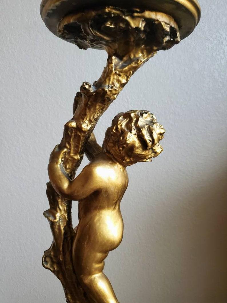 Antiguo pedestal italiano dorado Putti de sobremesa Madera dorada en venta