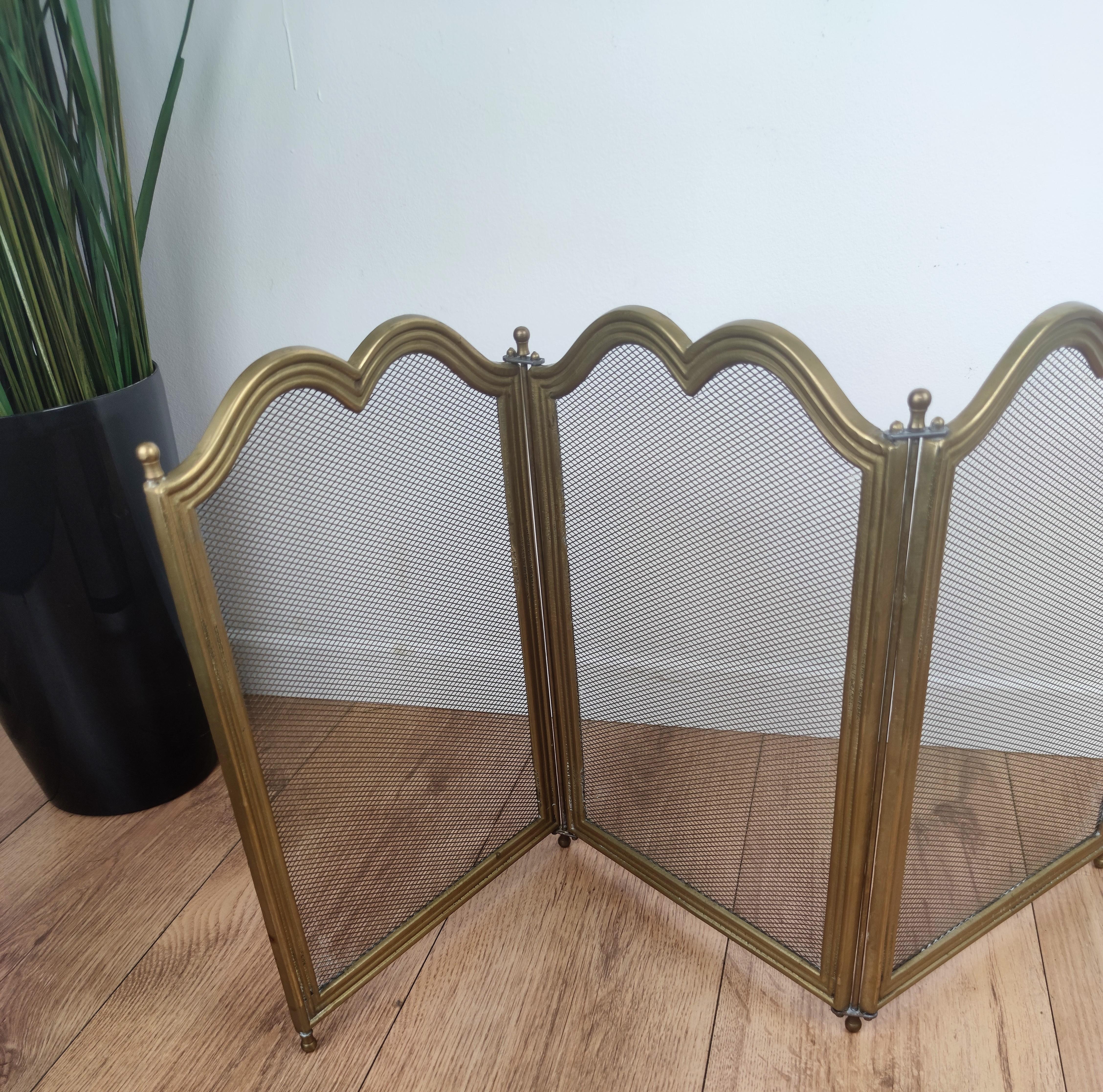 Antique Italian Gilt Brass Fireplace Screen or Fire Screen In Good Condition For Sale In Carimate, Como