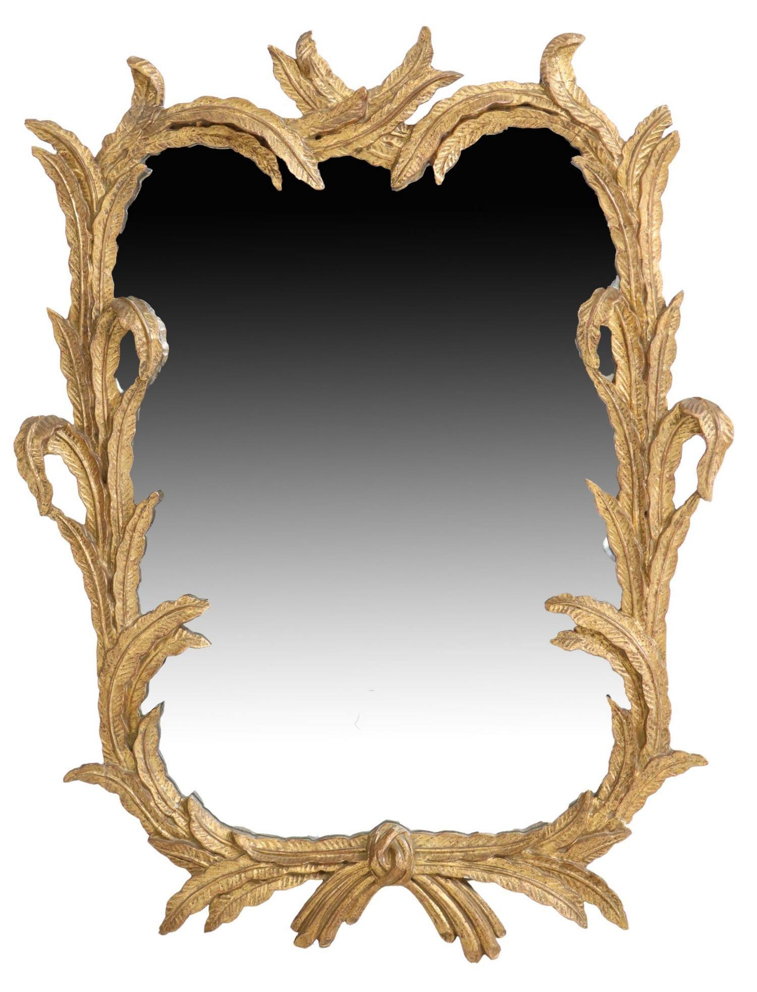 Rococo Antique Italian Gilt Foliate Carved Wood Wall Mirror (miroir mural italien en bois sculpté et doré)