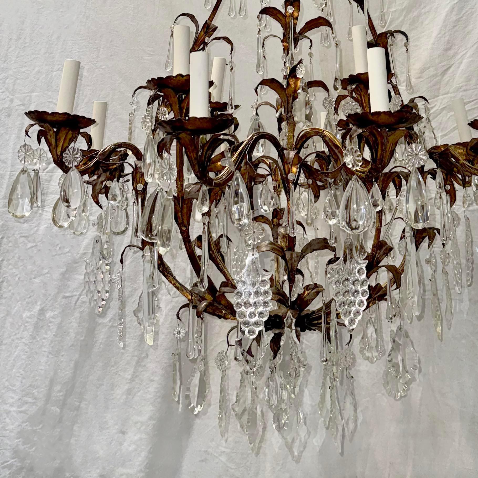 Lustre italien ancien en métal doré avec cristaux Bon état - En vente à New York, NY