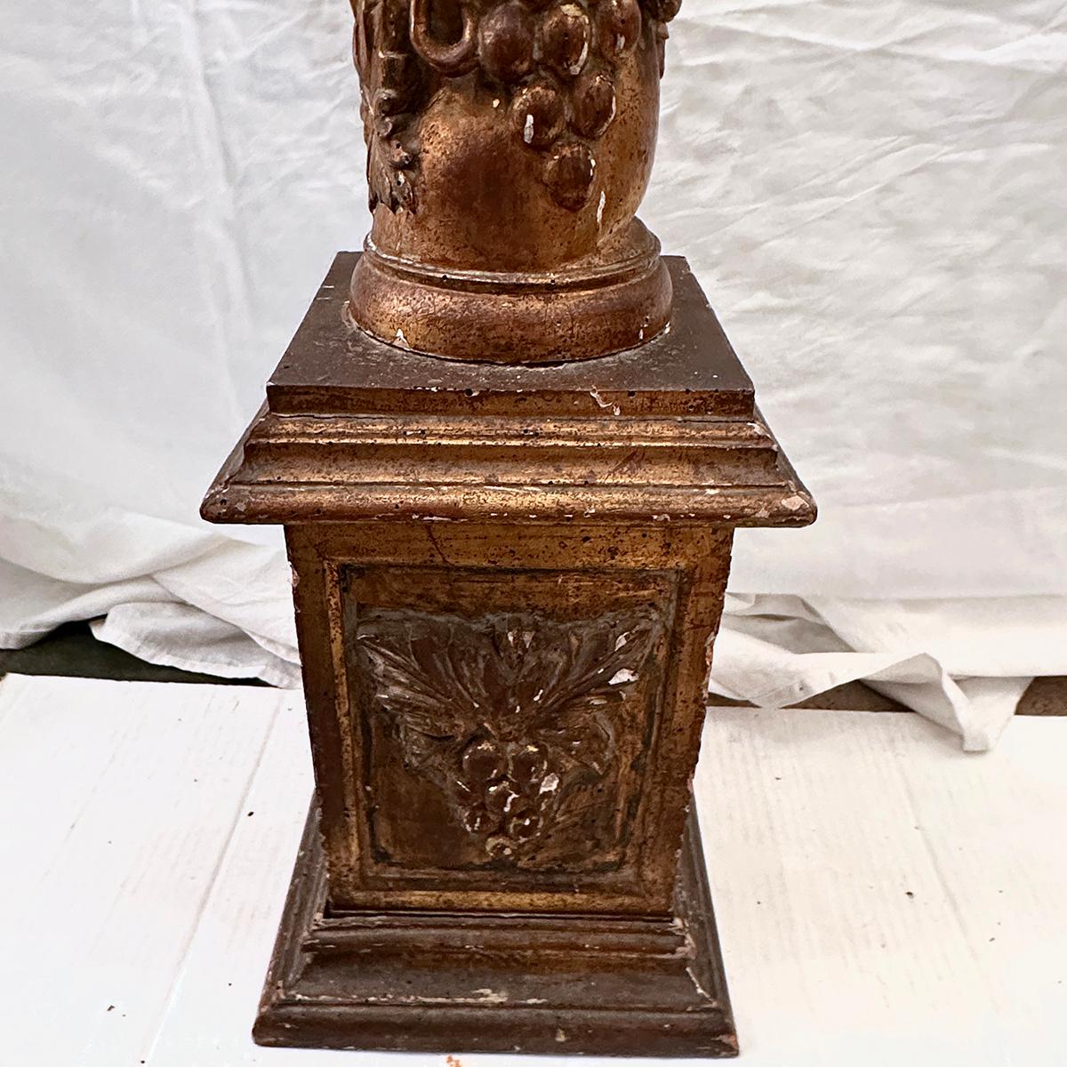 Lampadaire italien ancien en bois doré Bon état - En vente à New York, NY