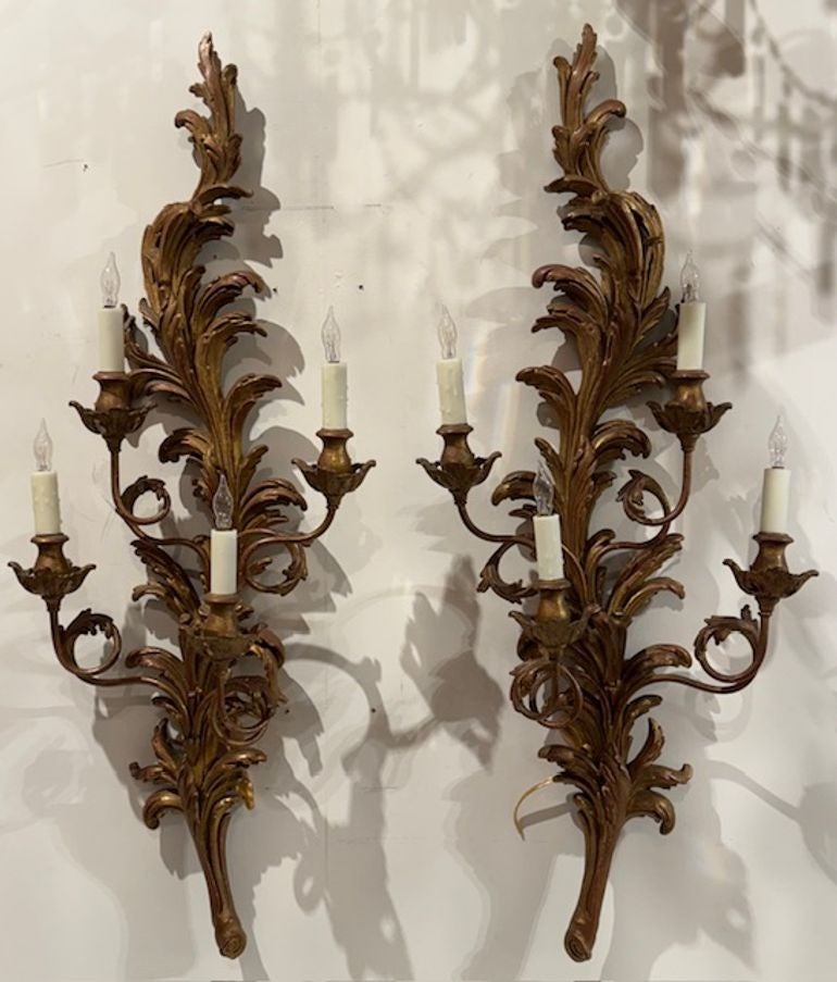 Anciennes appliques italiennes en bois doré et en fer en vente
