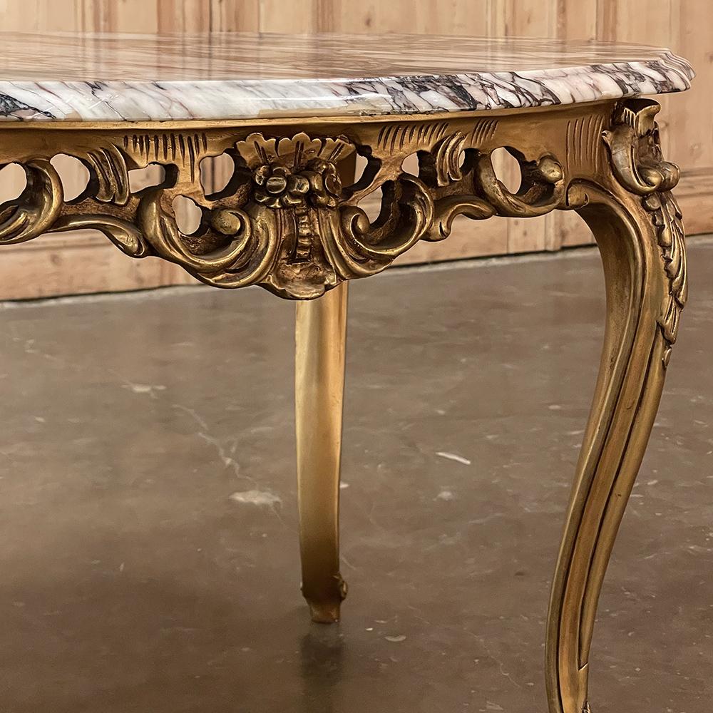 Table basse italienne ancienne en bois doré avec plateau en marbre ~ Table d'extrémité en vente 4
