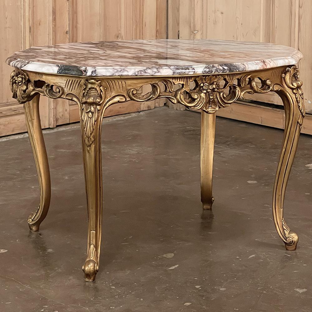Louis XV Table basse italienne ancienne en bois doré avec plateau en marbre ~ Table d'extrémité en vente