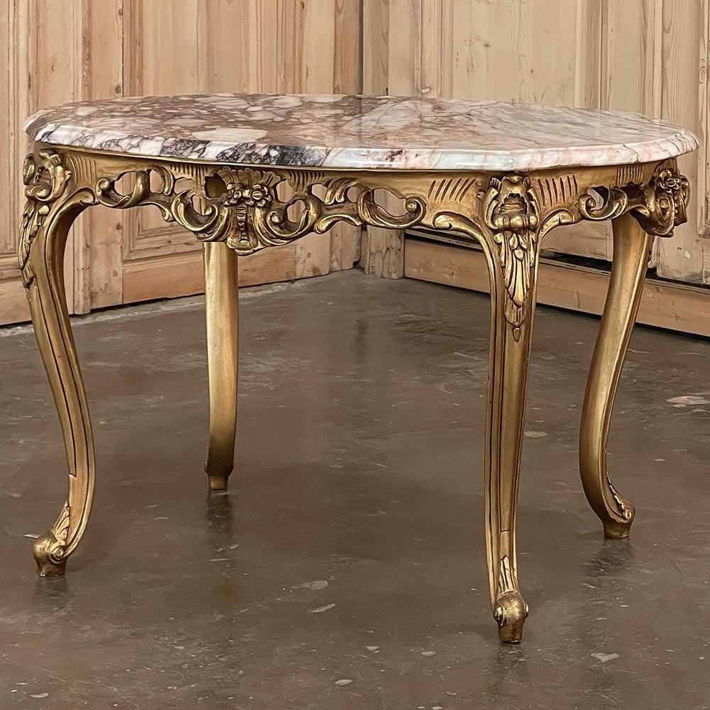 Fait main Table basse italienne ancienne en bois doré avec plateau en marbre ~ Table d'extrémité en vente