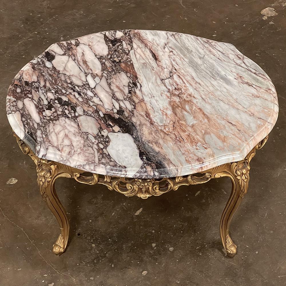 Table basse italienne ancienne en bois doré avec plateau en marbre ~ Table d'extrémité Bon état - En vente à Dallas, TX