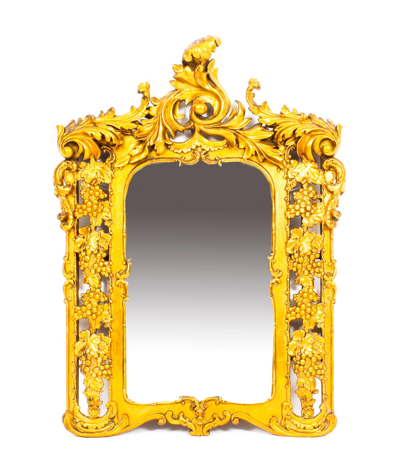 Miroir italien ancien en bois doré sculpté de vignes fruitées, 19ème siècle en vente 4