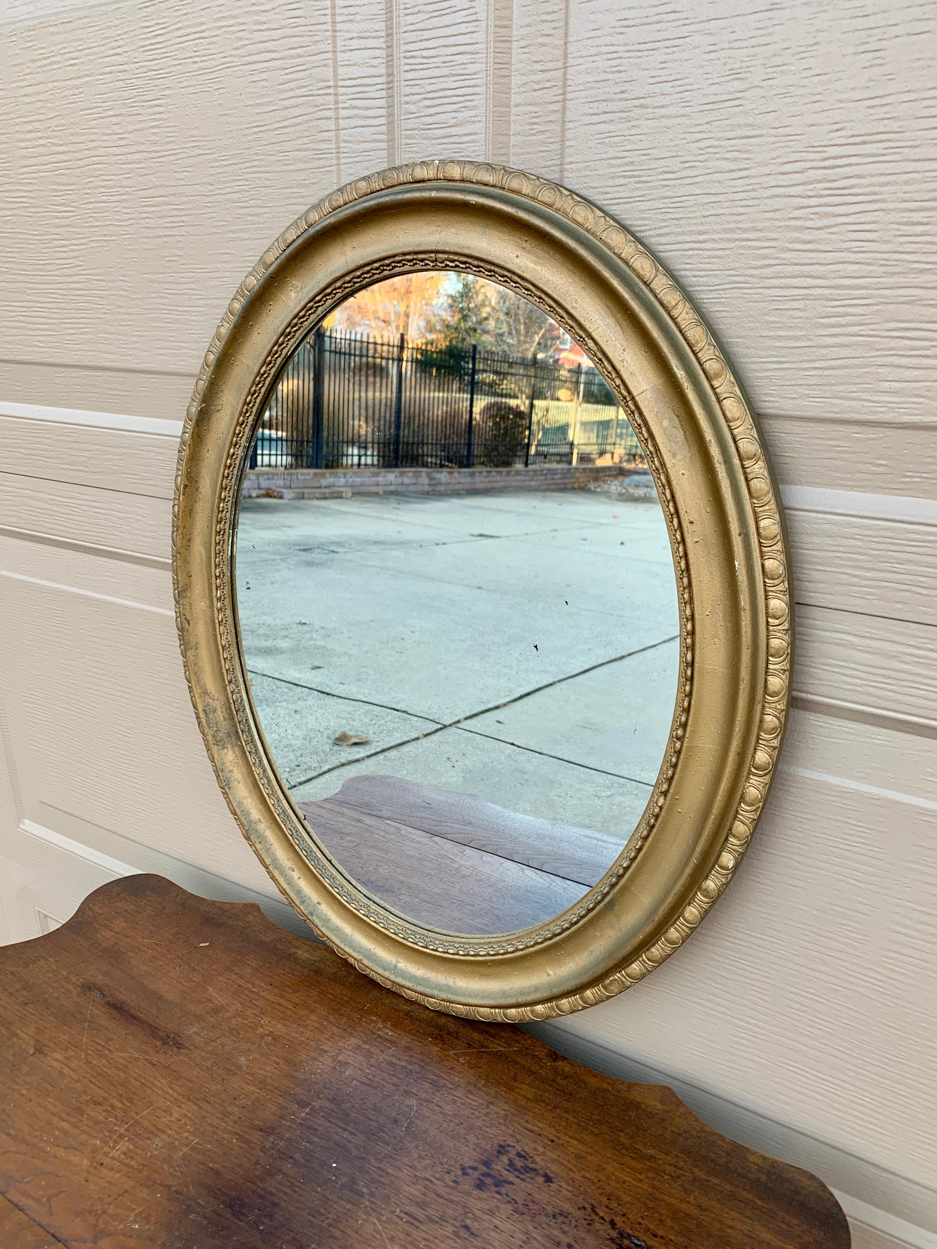A gorgeous antique Italian Regency style gilt wood mirror with egg and dart motif

Italy, Circa Early 20th Century

Measures: 20.75