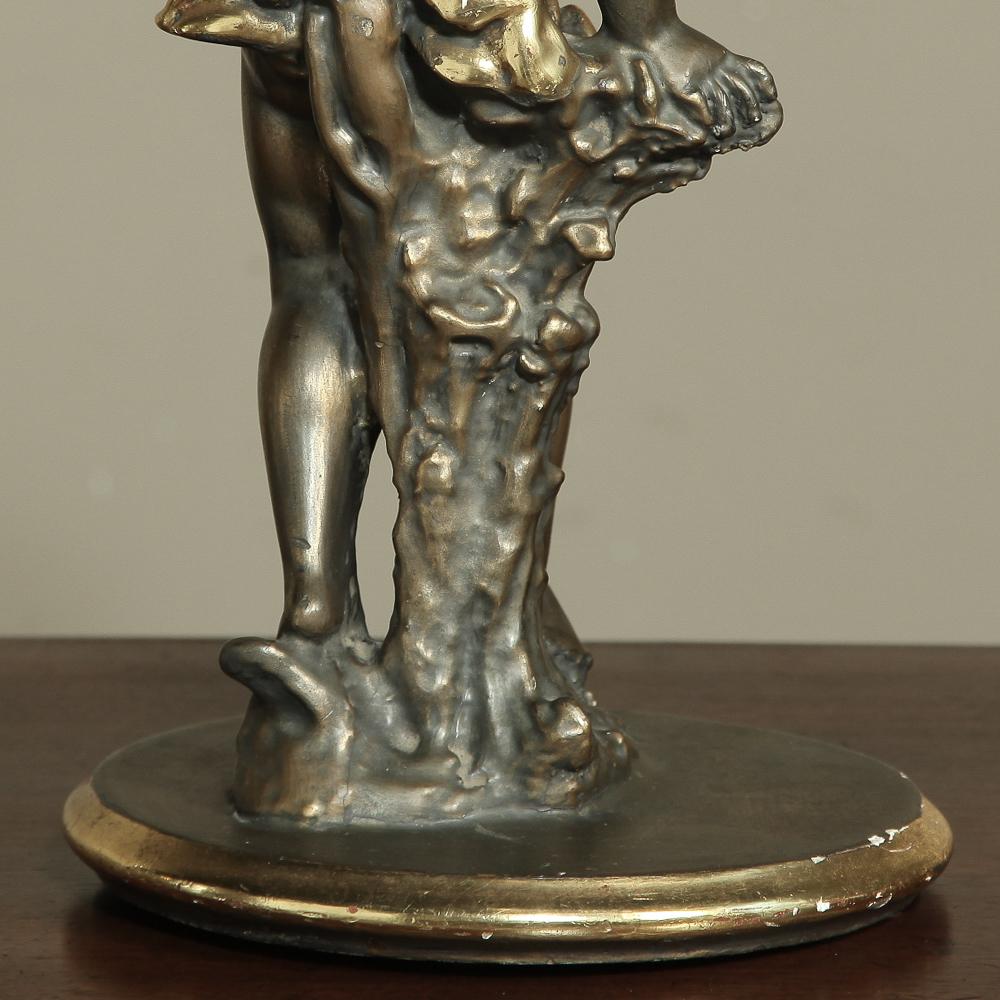 Piédestal italien ancien en bois doré avec chérubin sculpté et plateau en marbre en vente 5