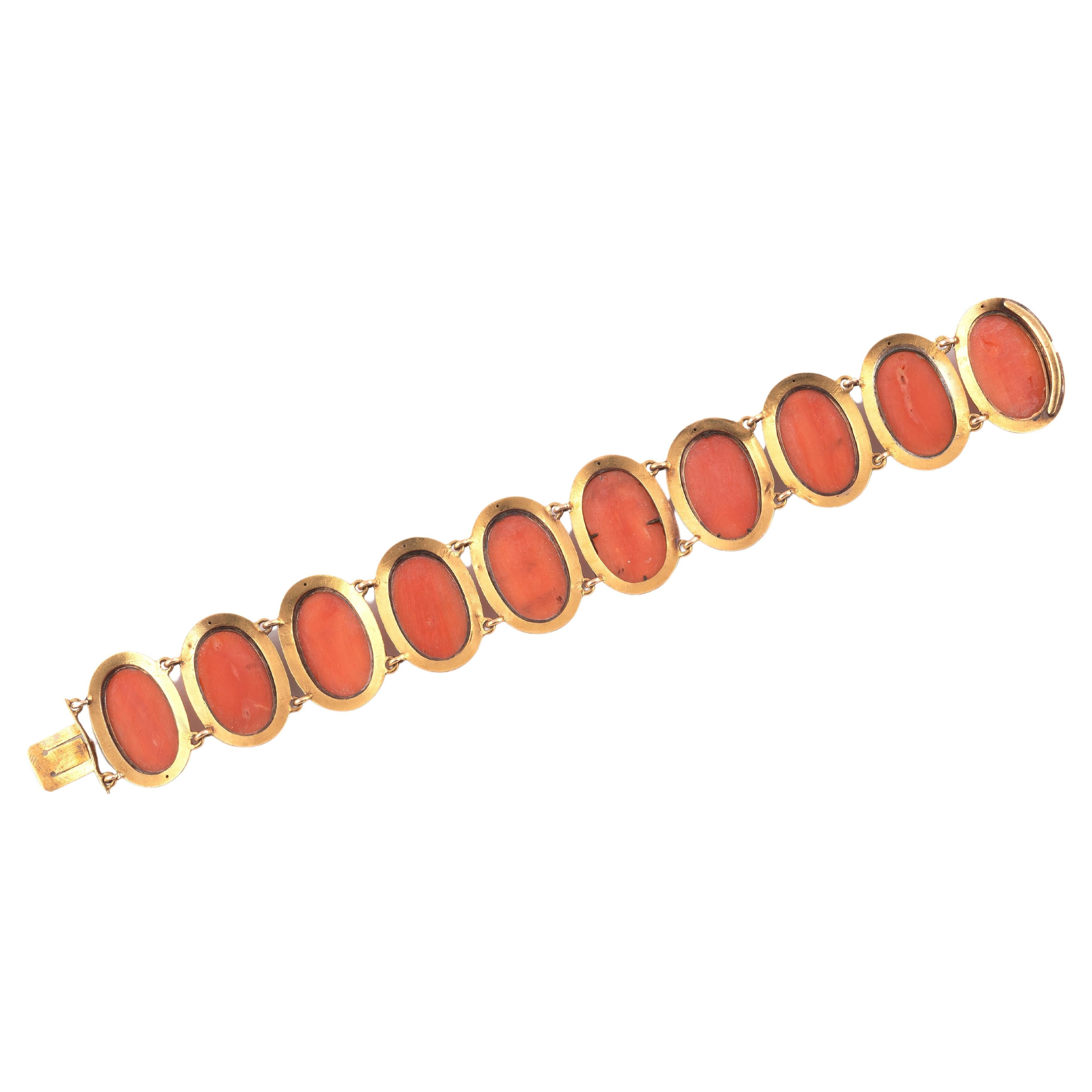 Antique Italian Gold And Cameo Corallium Rubrum Bracelet Late 19th Century In Excellent Condition For Sale In Firenze, IT