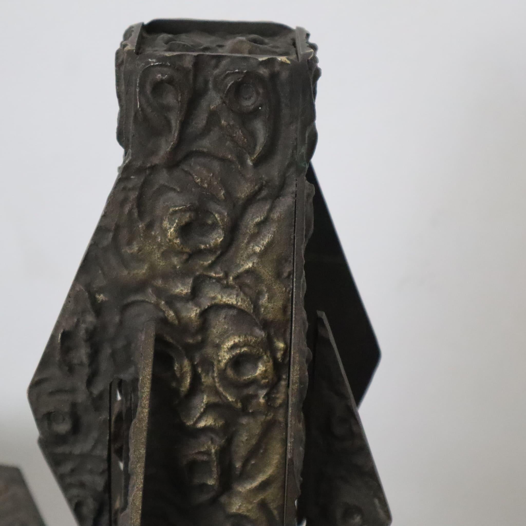 Antique Italian Gothic Crucifix in Bronze Casting, Sculpture from the Early 1900 For Sale 1