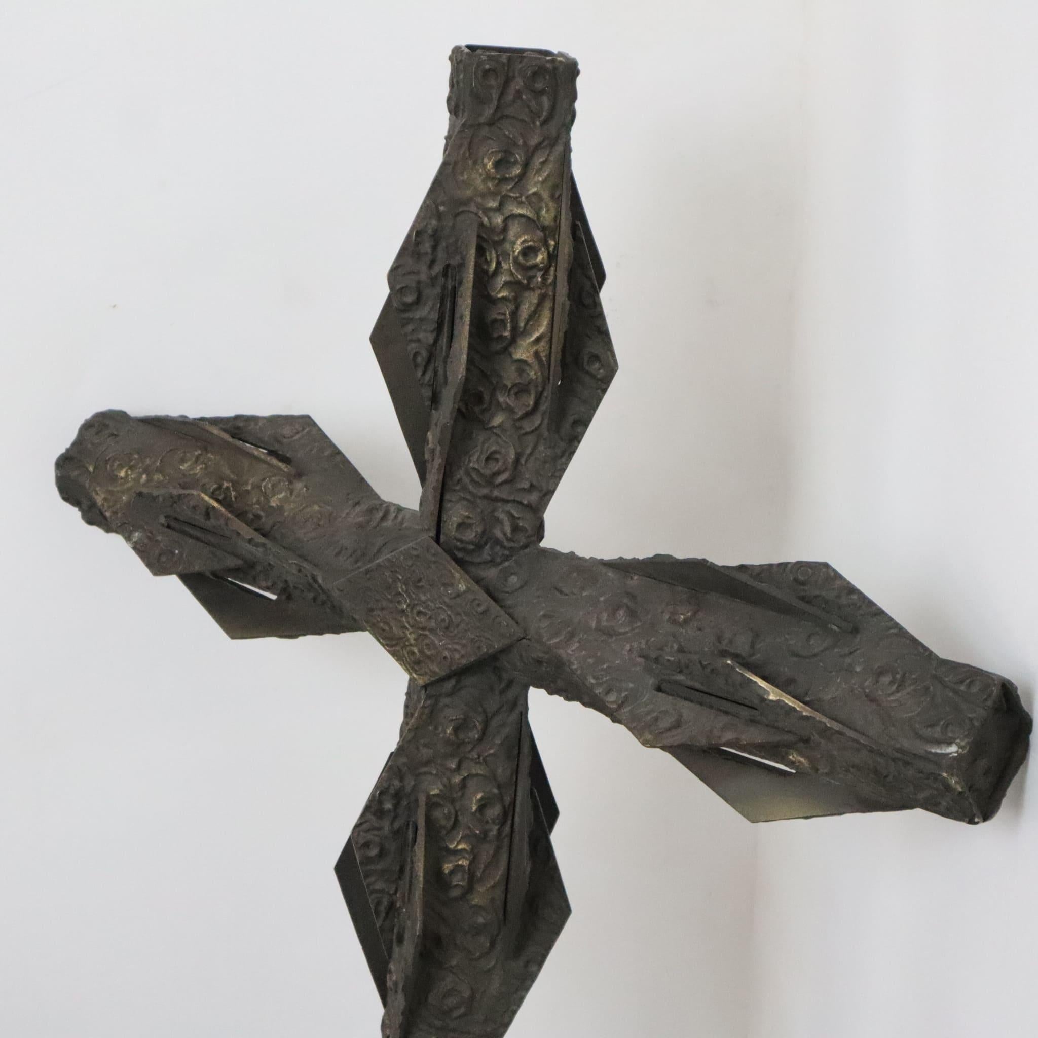 Antique Italian Gothic Crucifix in Bronze Casting, Sculpture from the Early 1900 For Sale 5