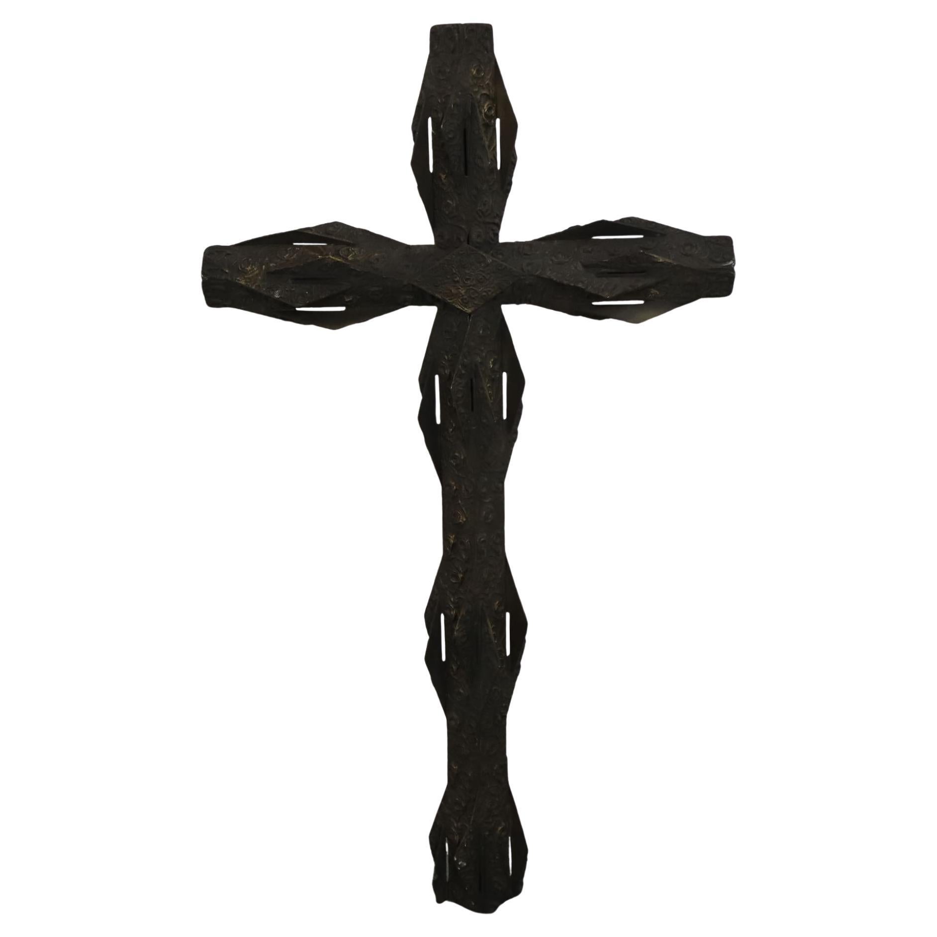 Antique Italian Gothic Crucifix in Bronze Casting, Sculpture from the Early 1900 For Sale