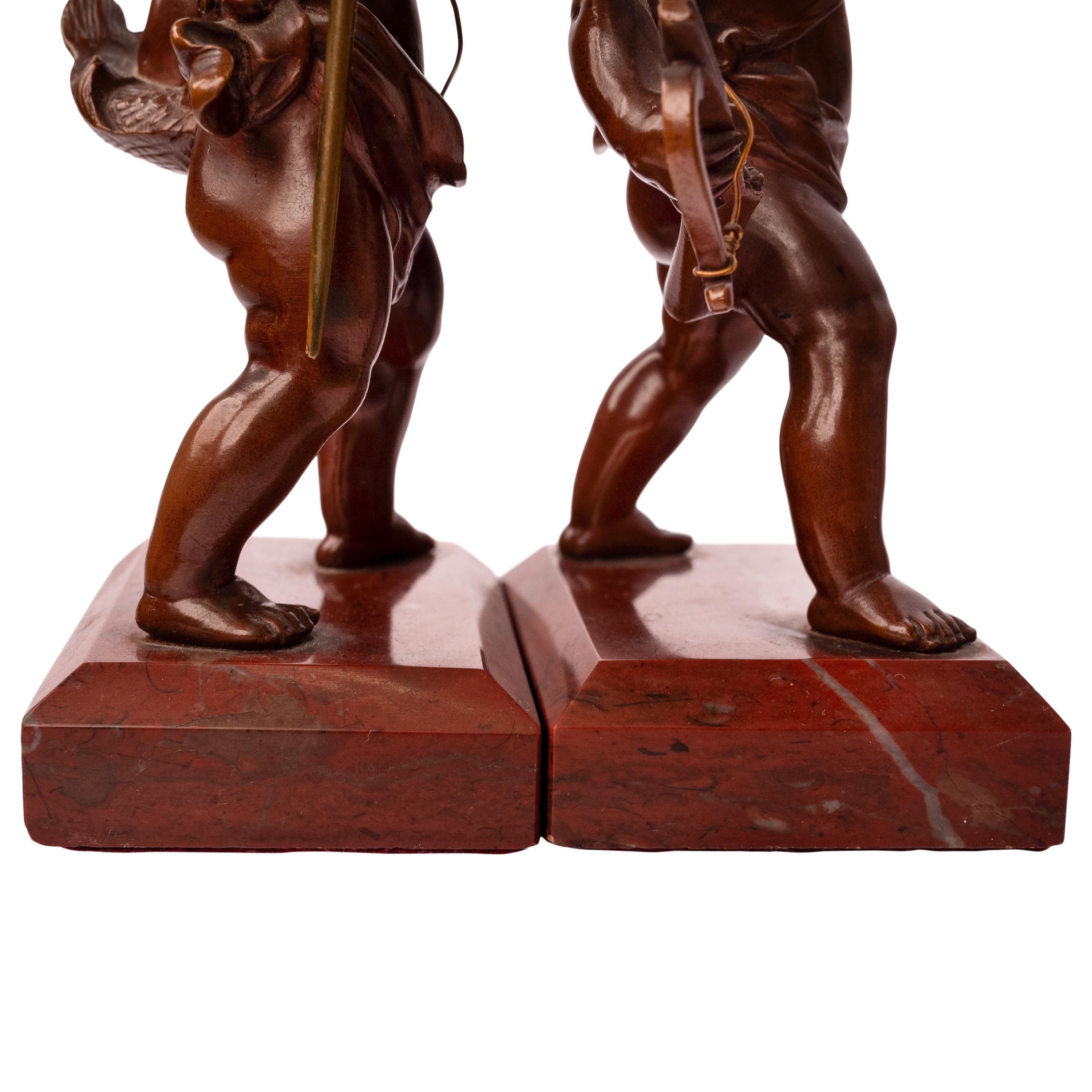 Anciennes sculptures de putti de chasse du Grand Tour italien en bronze et marbre 1850 en vente 9