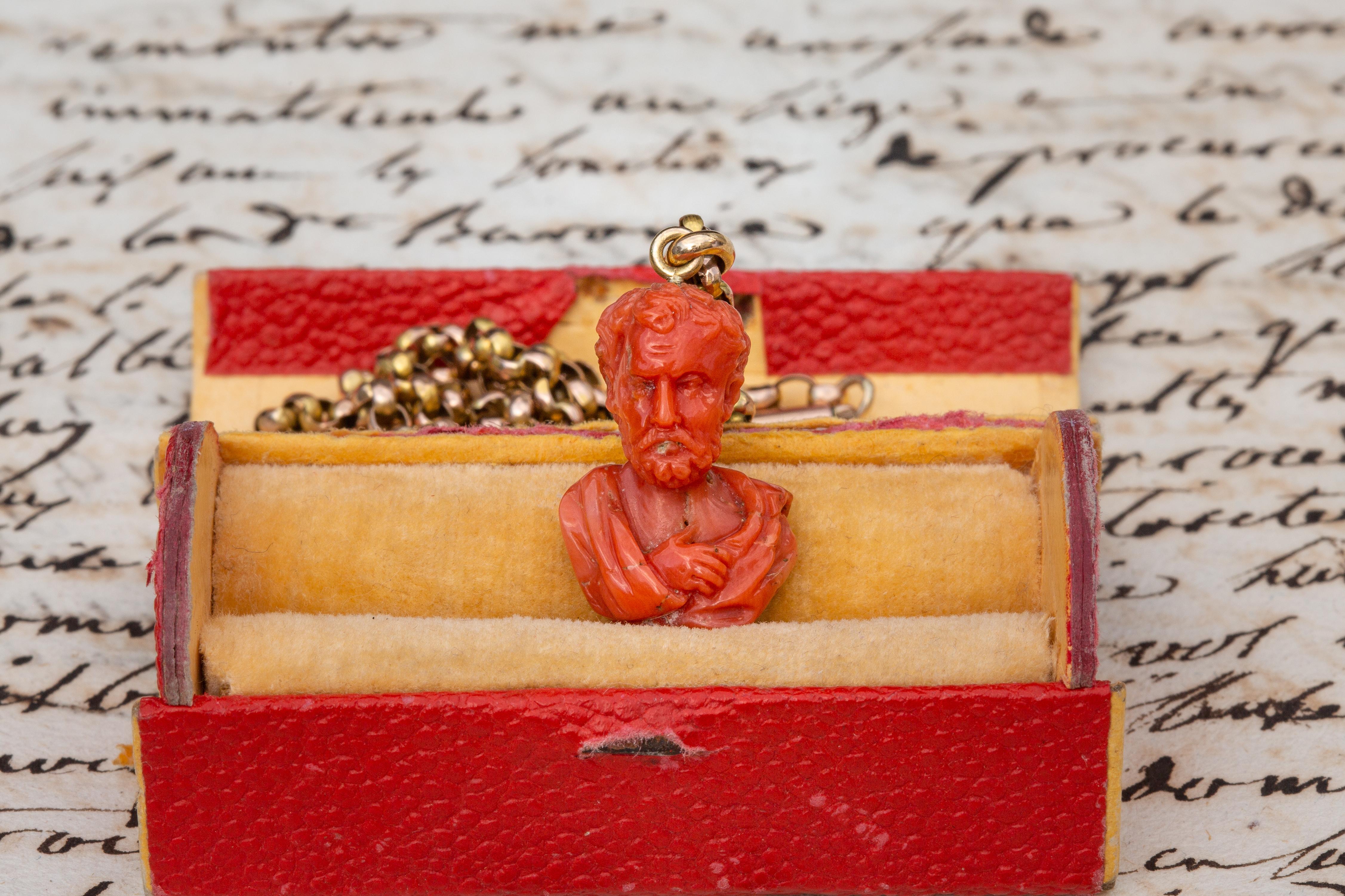 Antique Italian Grand Tour Carved Coral Gold Necklace 19th Century Neoclassical In Excellent Condition In London, GB