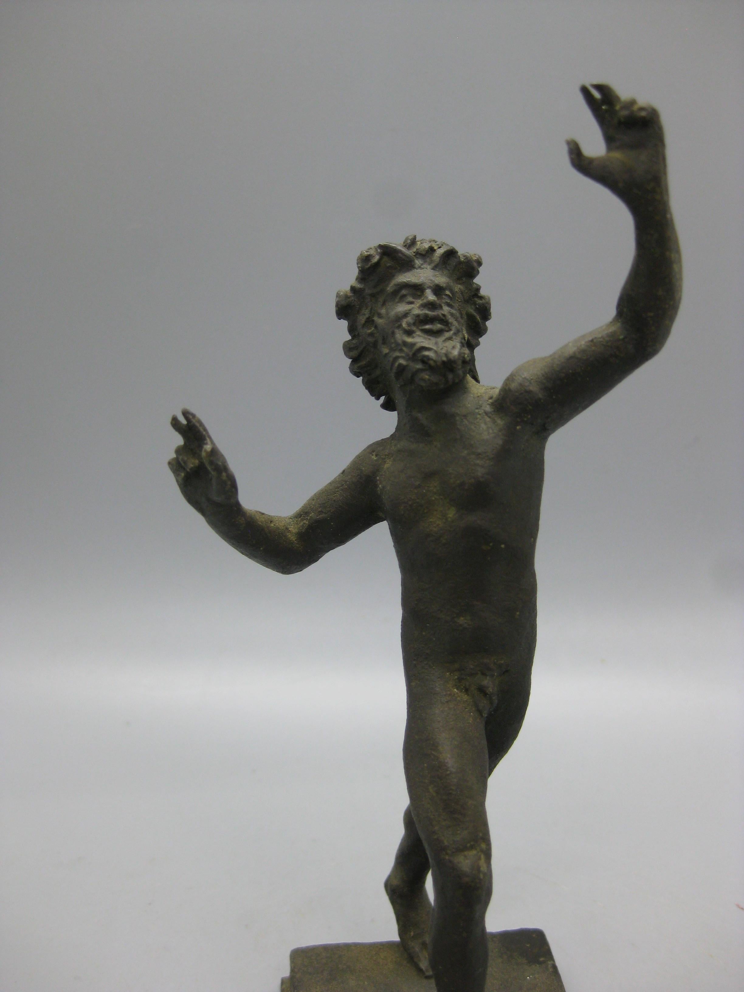 Antiguo Gran Recorrido Italiano Fauno Bailarín de Pompeya Estatua de Bronce Escultura Italia siglo XX en venta
