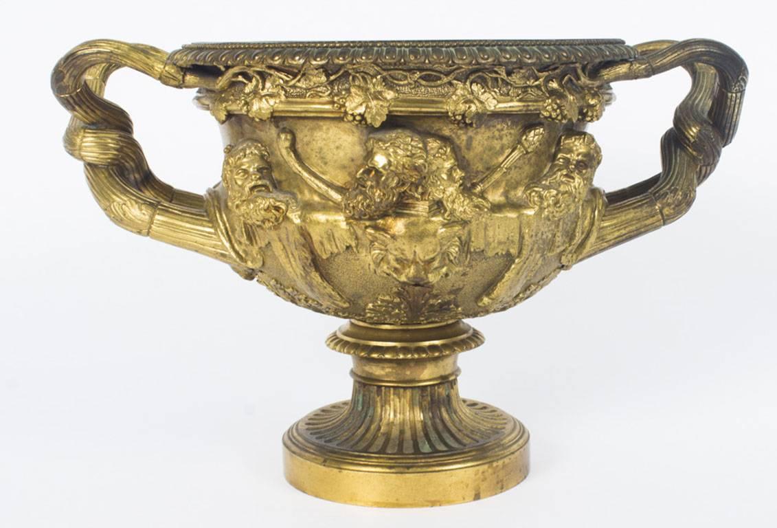Modèle italien ancien de vase Warwick en bronze doré Grand Tour:: 19ème siècle 4