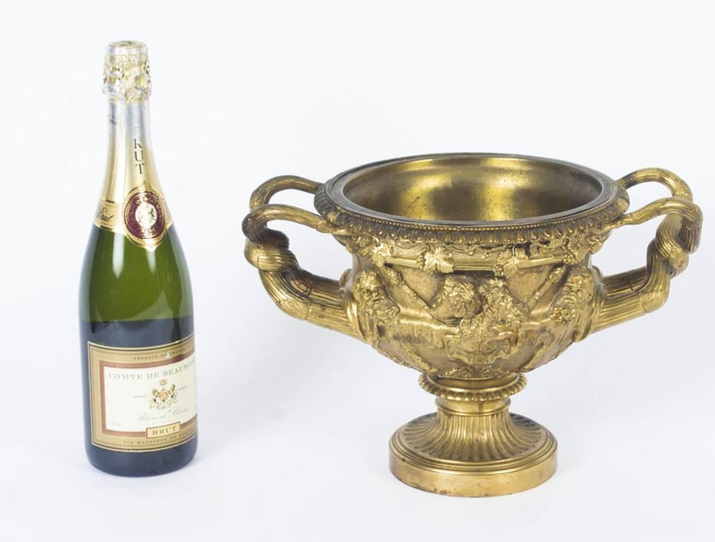 Modèle italien ancien de vase Warwick en bronze doré Grand Tour:: 19ème siècle 10