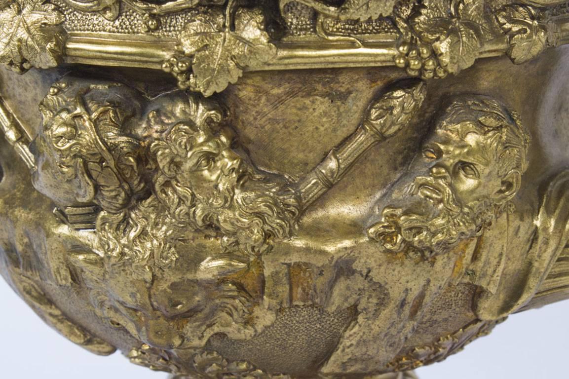 Modèle italien ancien de vase Warwick en bronze doré Grand Tour:: 19ème siècle Excellent état à London, GB