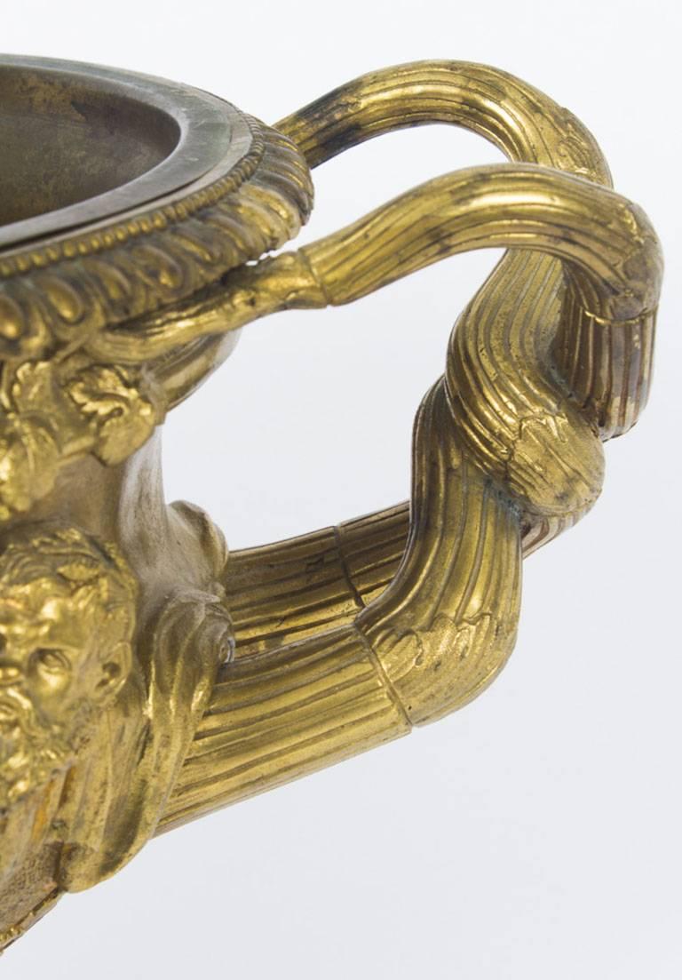 Milieu du XIXe siècle Modèle italien ancien de vase Warwick en bronze doré Grand Tour:: 19ème siècle