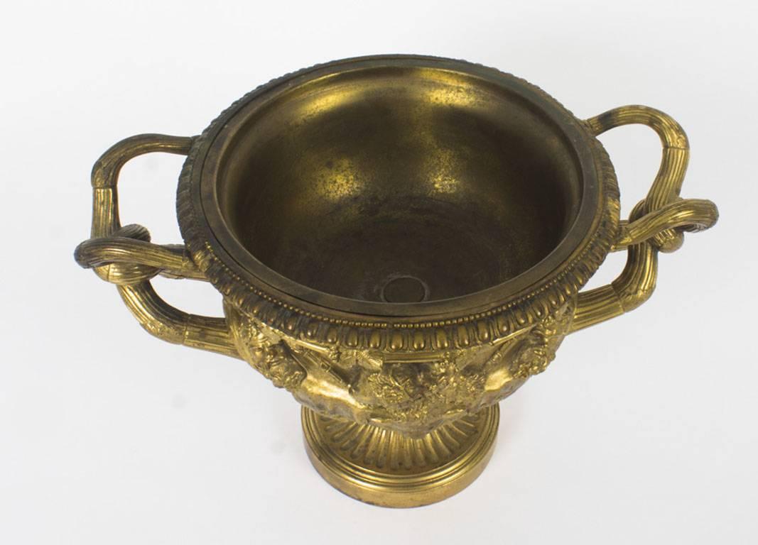 Modèle italien ancien de vase Warwick en bronze doré Grand Tour:: 19ème siècle 1